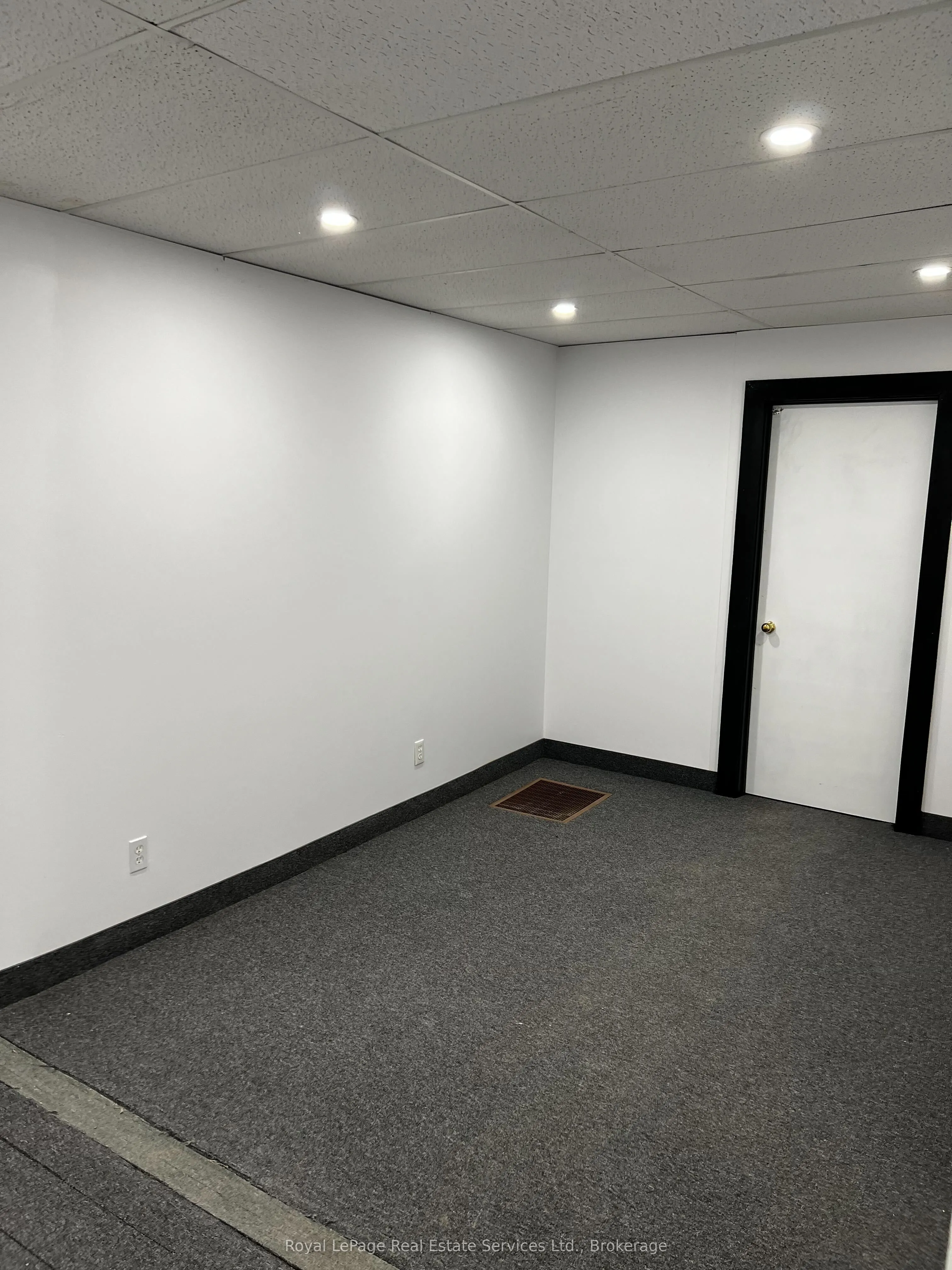 29 Queen Street W, #2