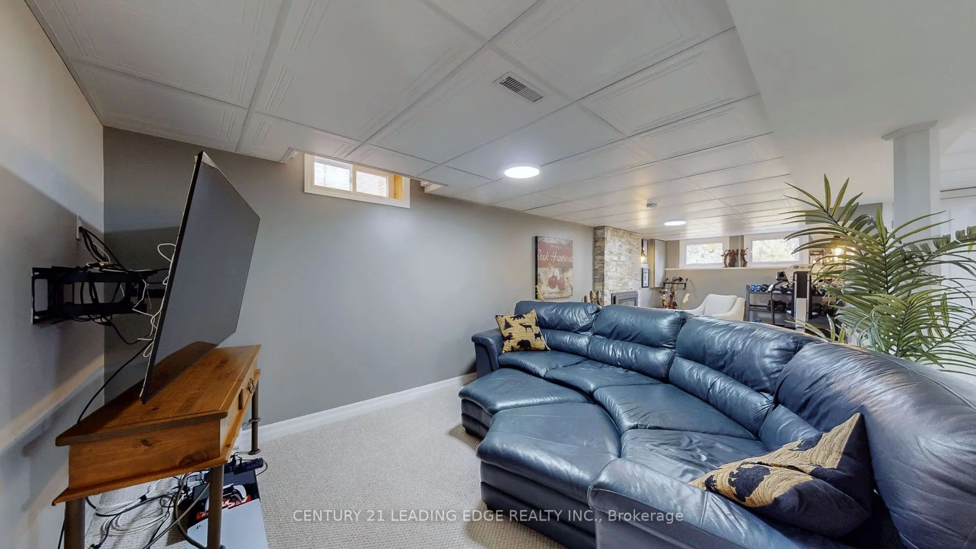 28 Stonehill Boulevard