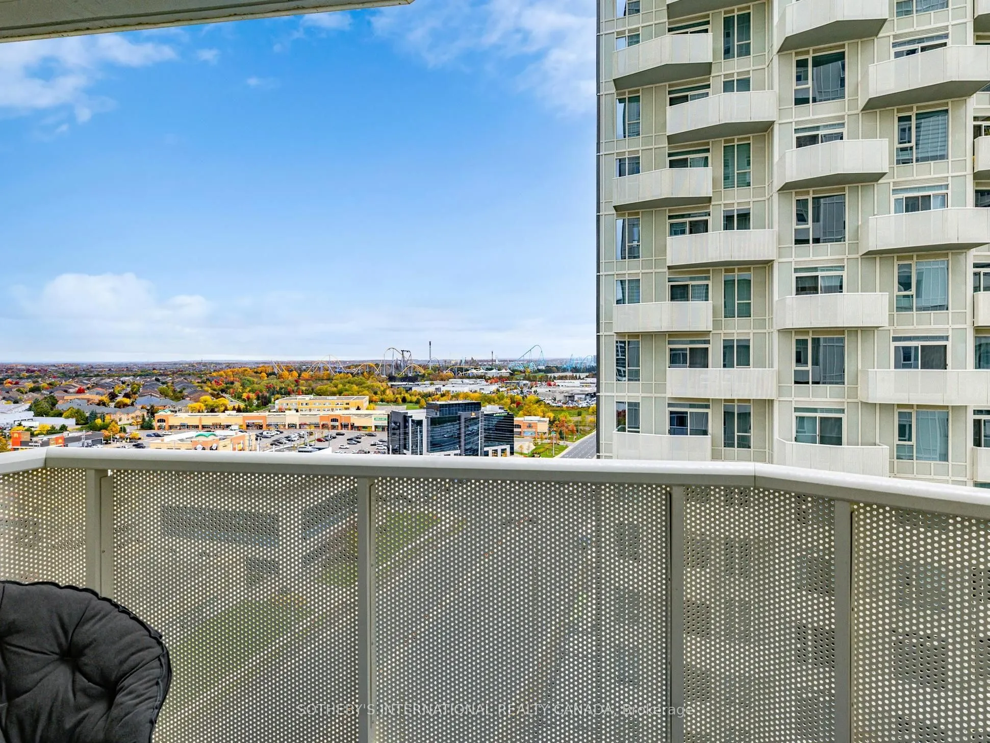 10 Abeja Street, #1313