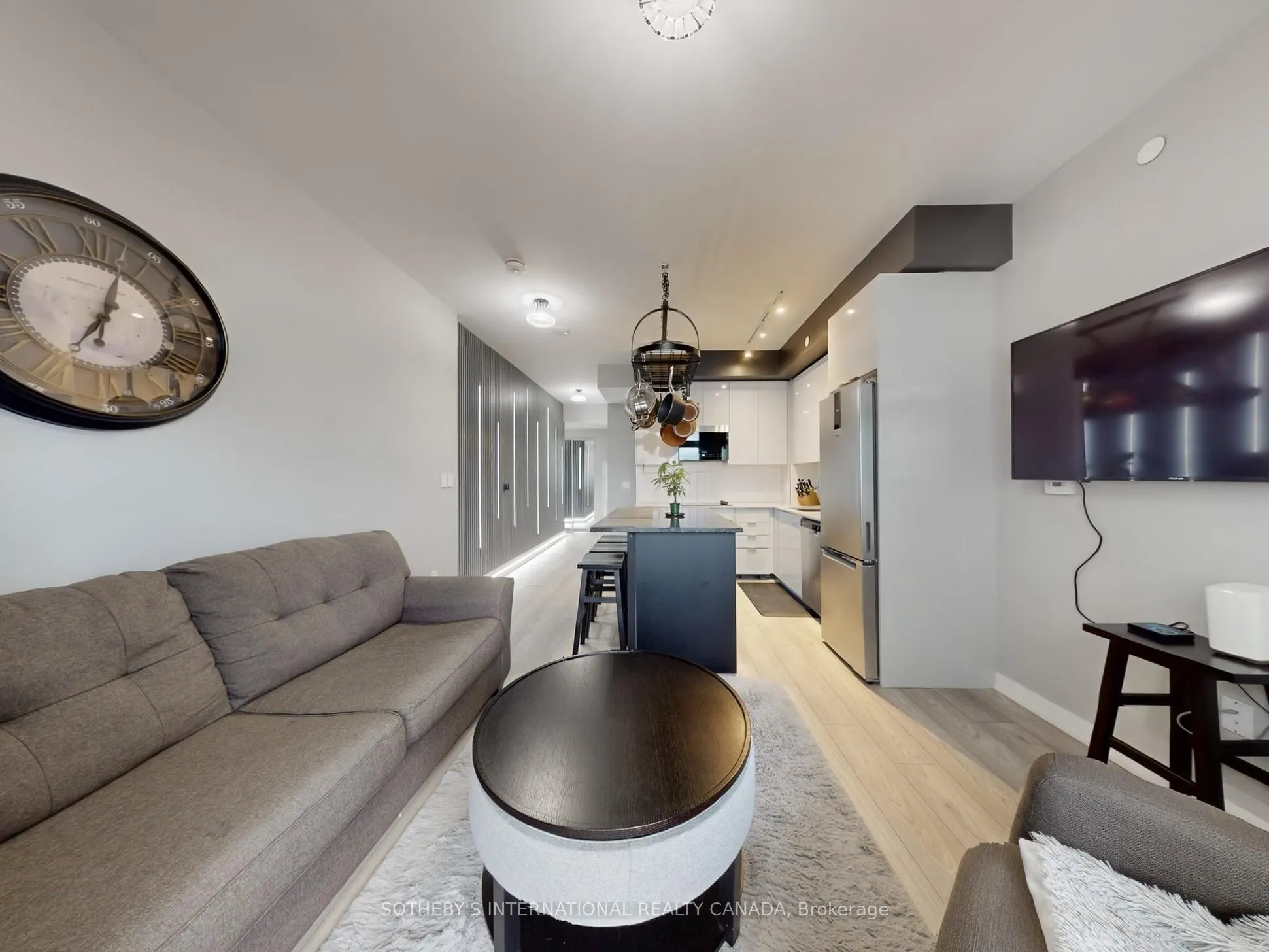 10 Abeja Street, #1313