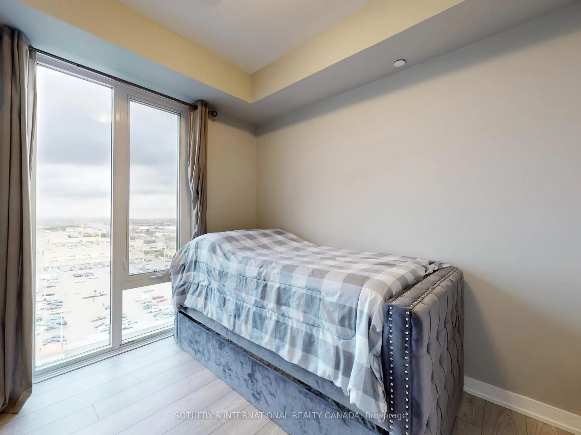 10 Abeja Street, #1313