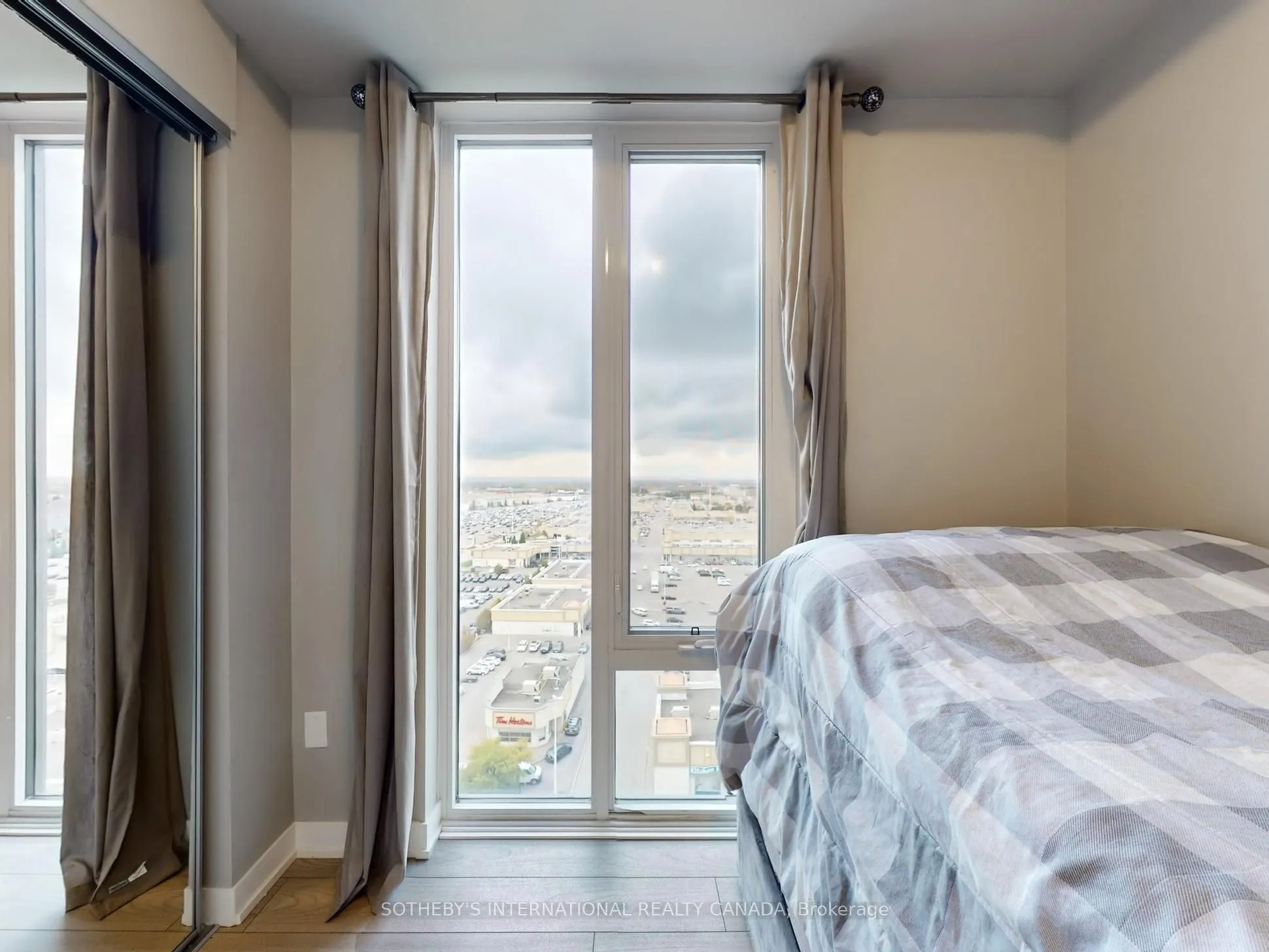 10 Abeja Street, #1313