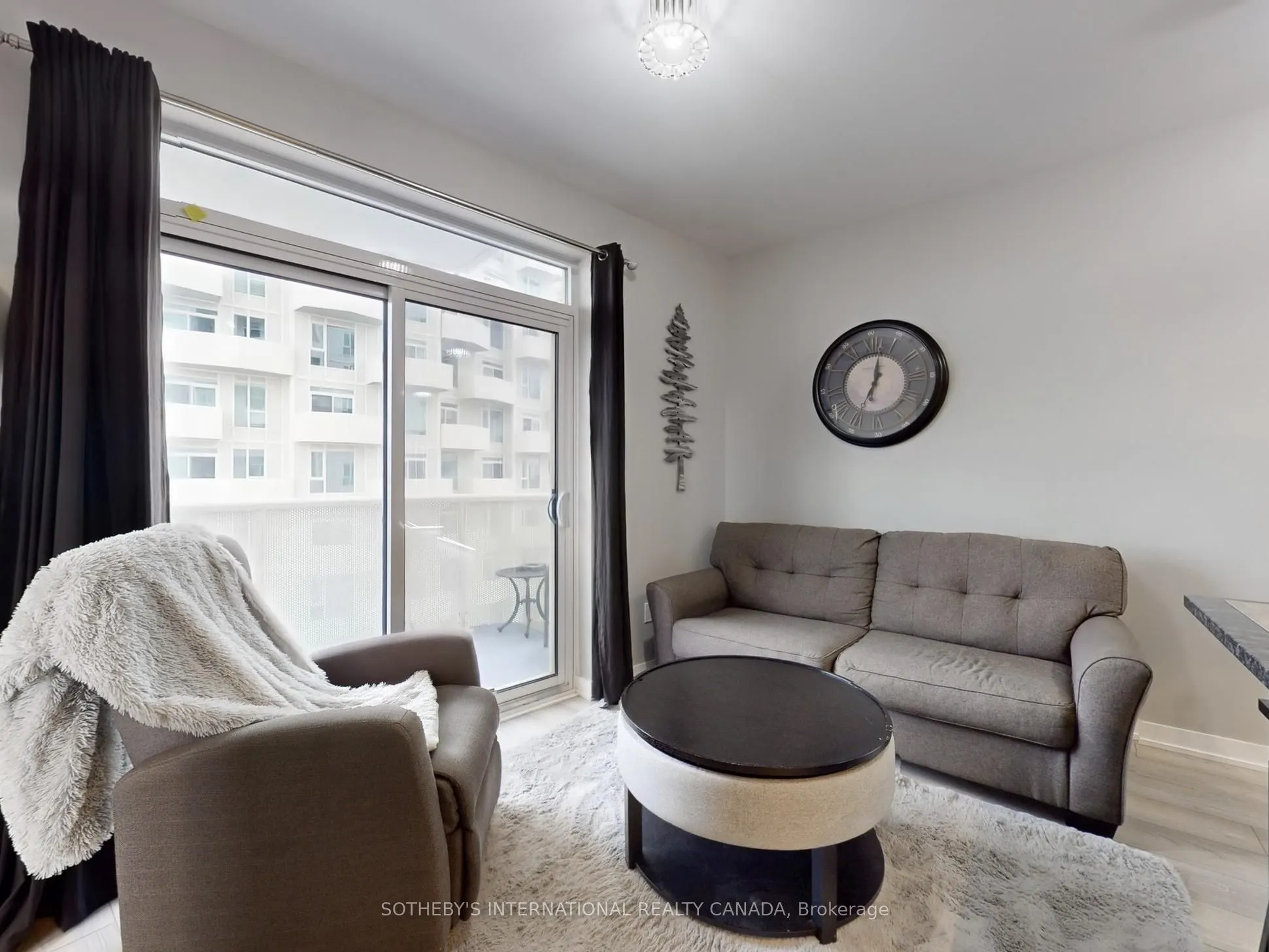 10 Abeja Street, #1313