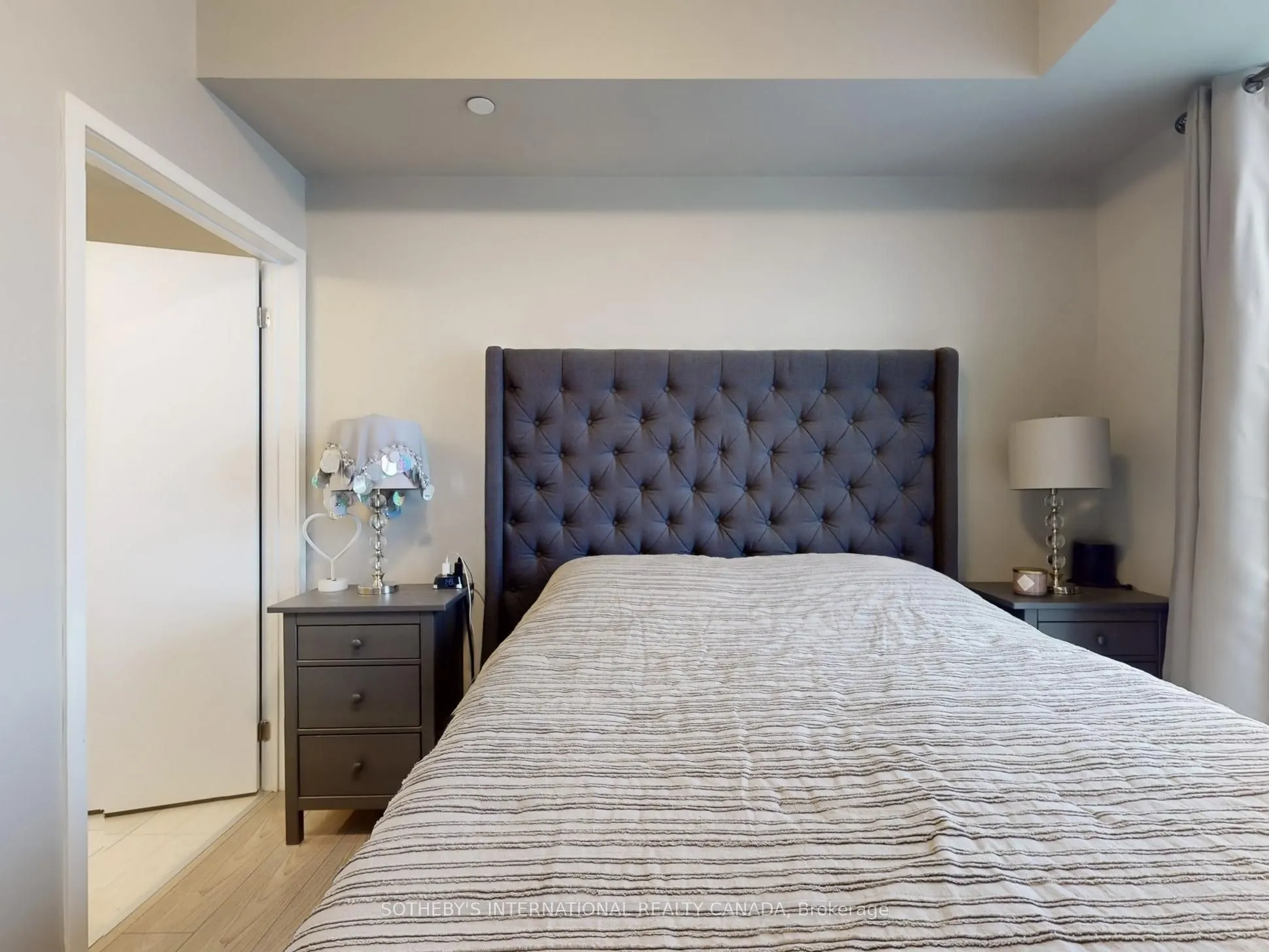 10 Abeja Street, #1313