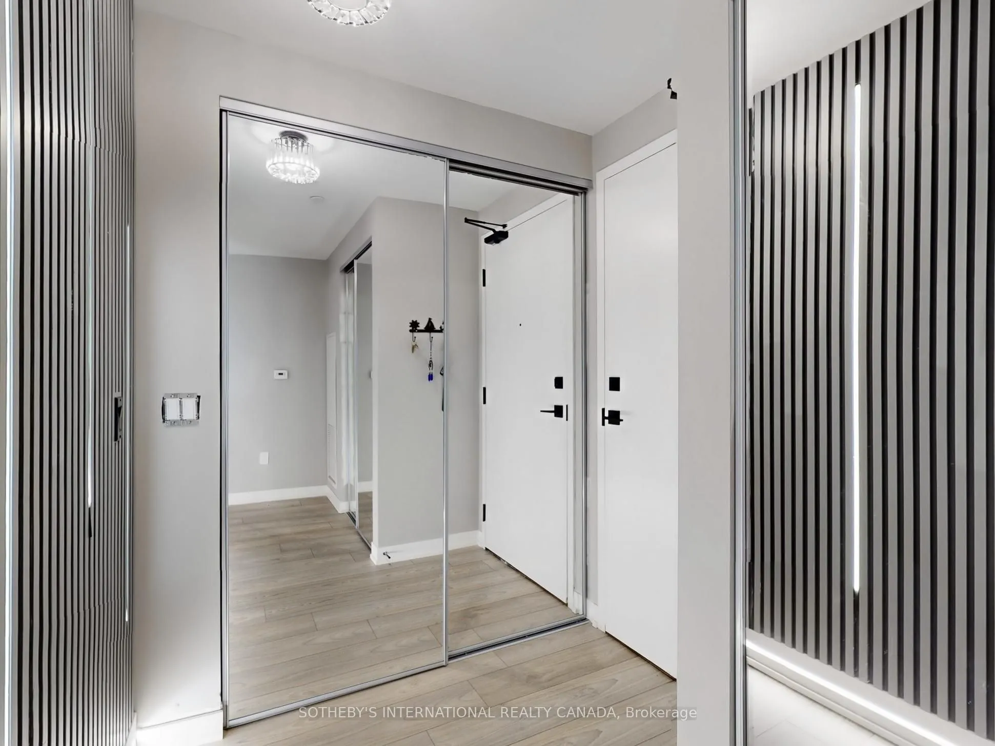 10 Abeja Street, #1313