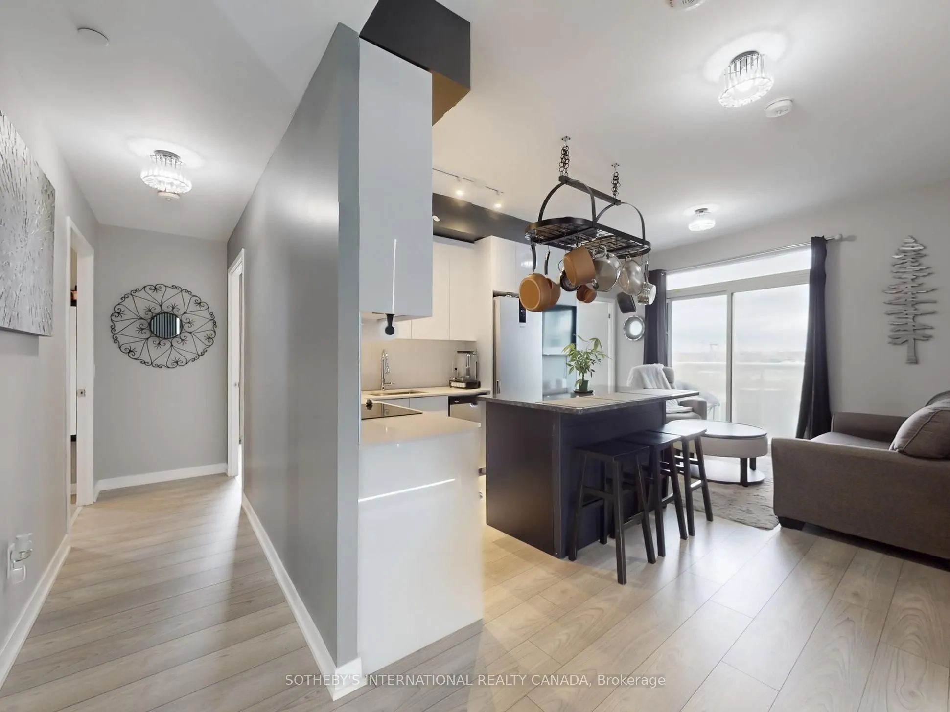 10 Abeja Street, #1313