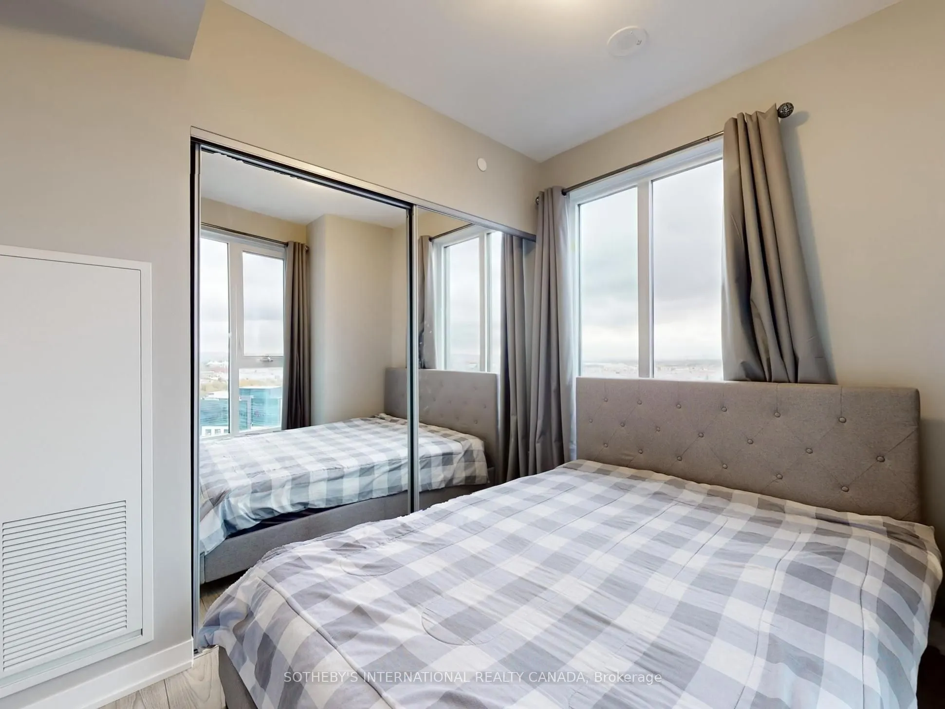 10 Abeja Street, #1313