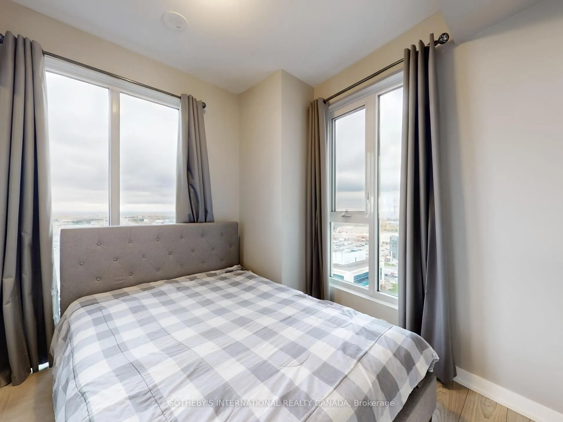 10 Abeja Street, #1313