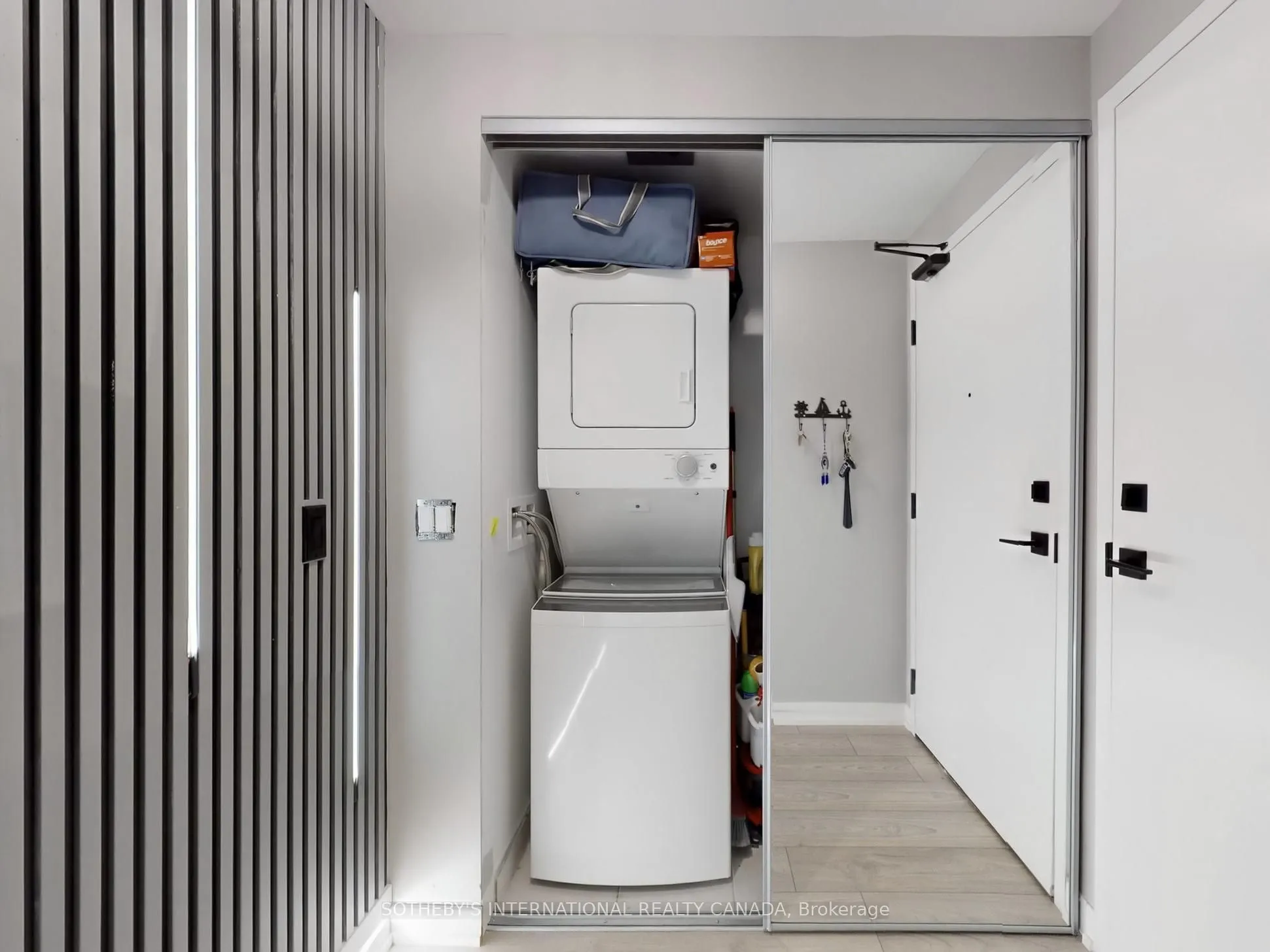 10 Abeja Street, #1313