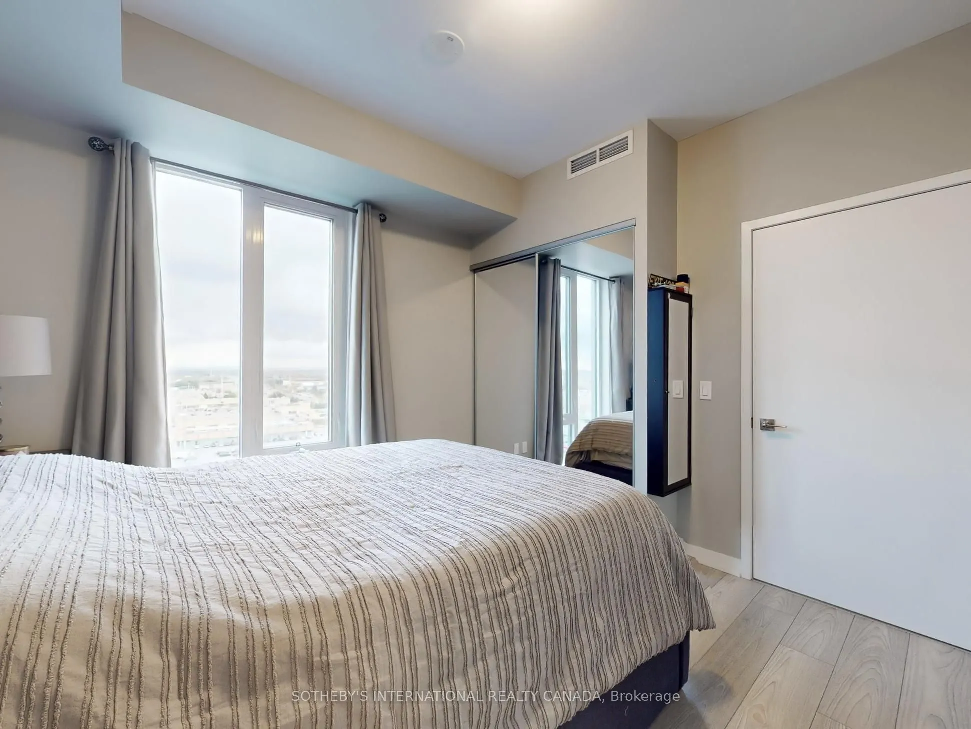 10 Abeja Street, #1313