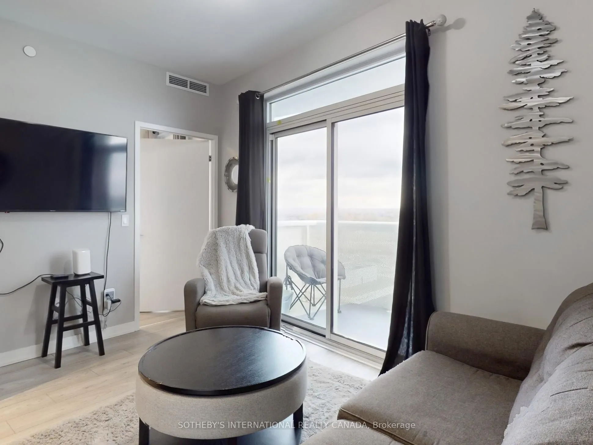 10 Abeja Street, #1313