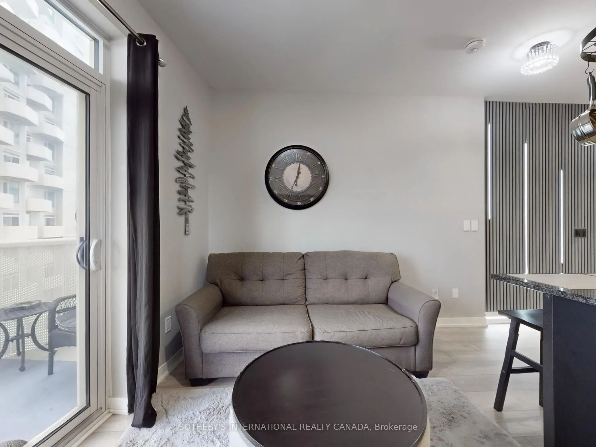 10 Abeja Street, #1313