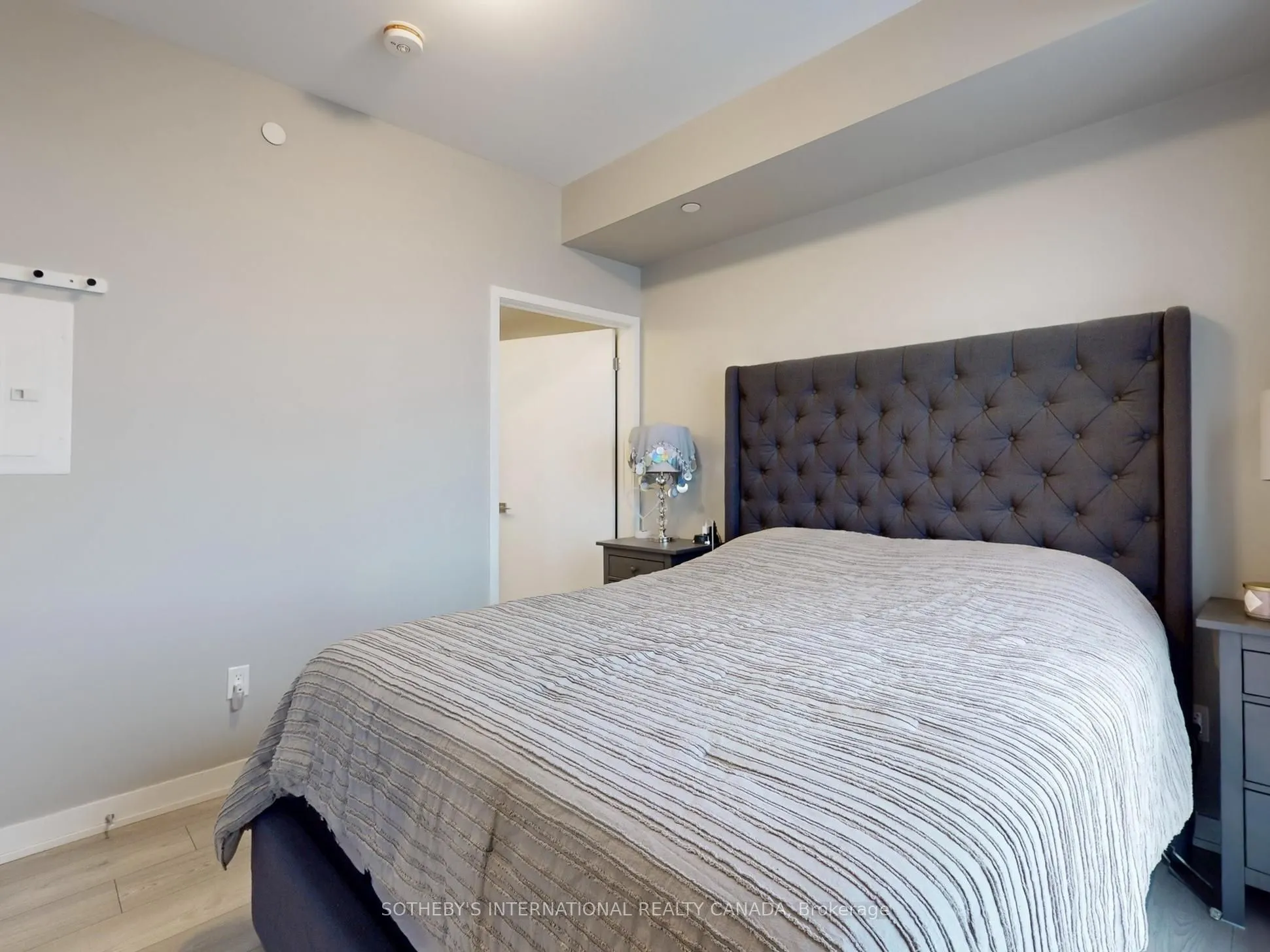 10 Abeja Street, #1313