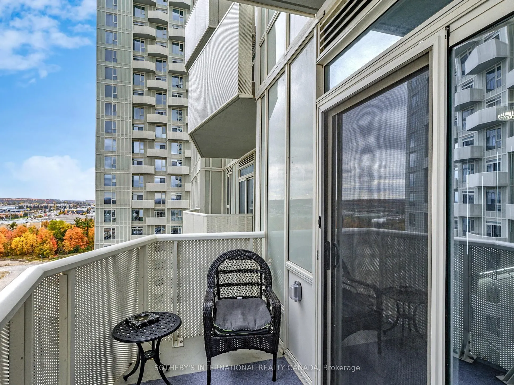 10 Abeja Street, #1313