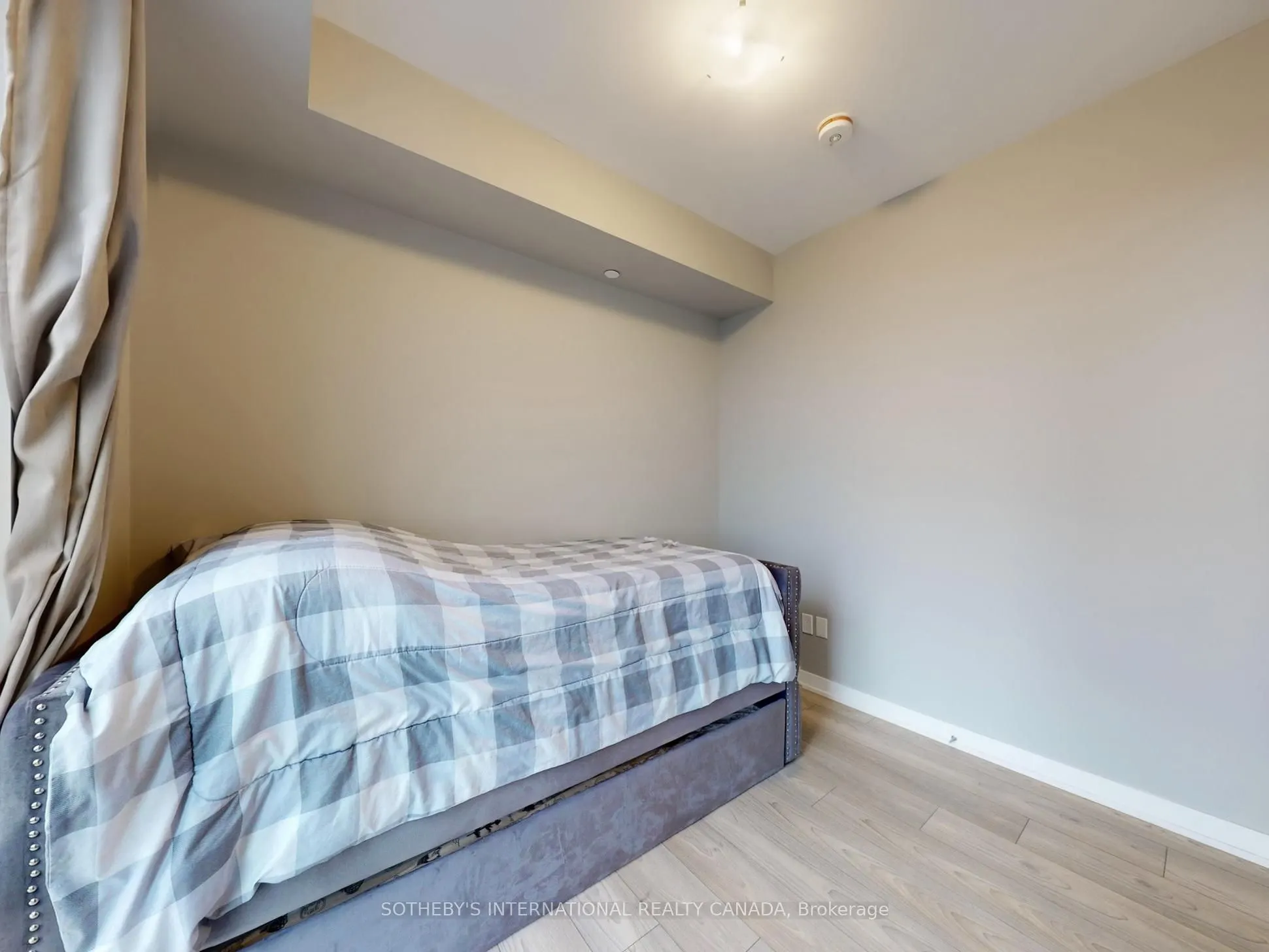 10 Abeja Street, #1313