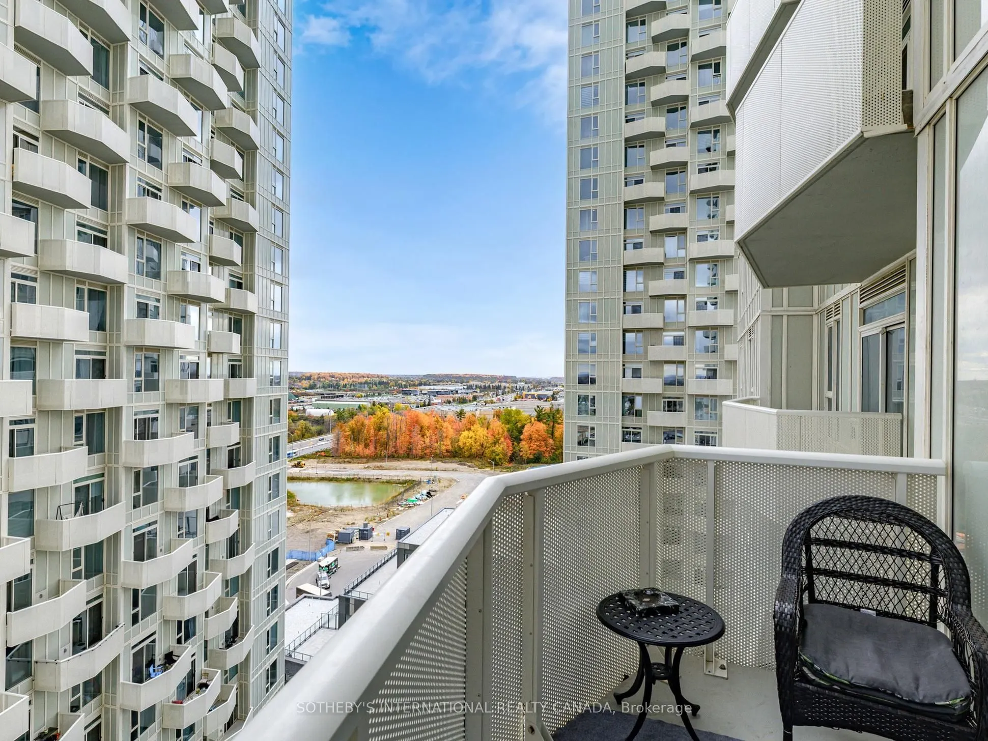 10 Abeja Street, #1313