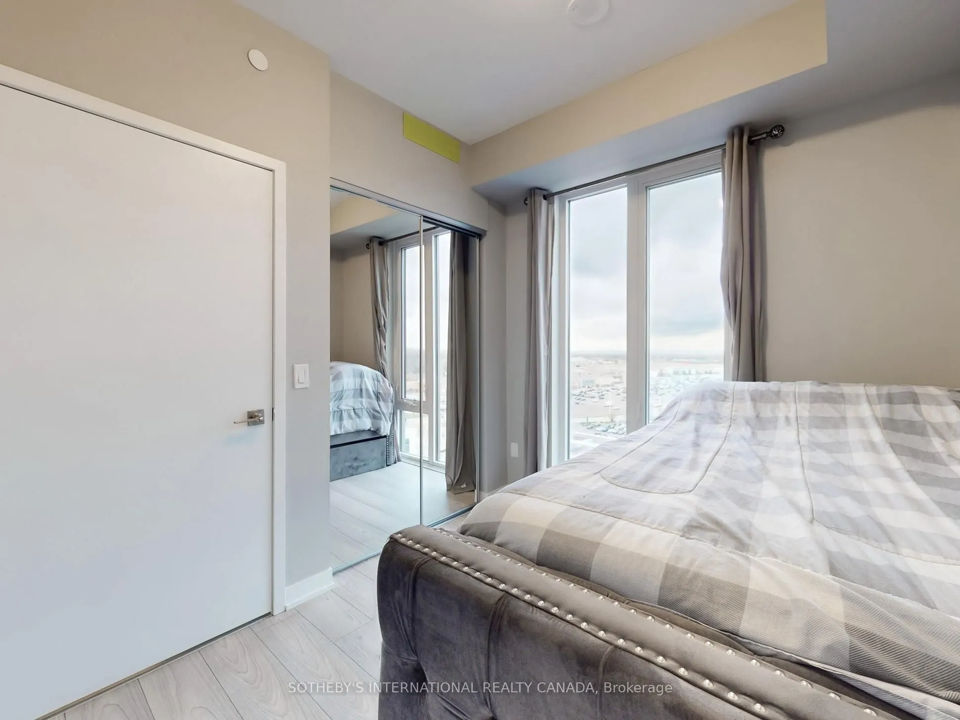 10 Abeja Street, #1313