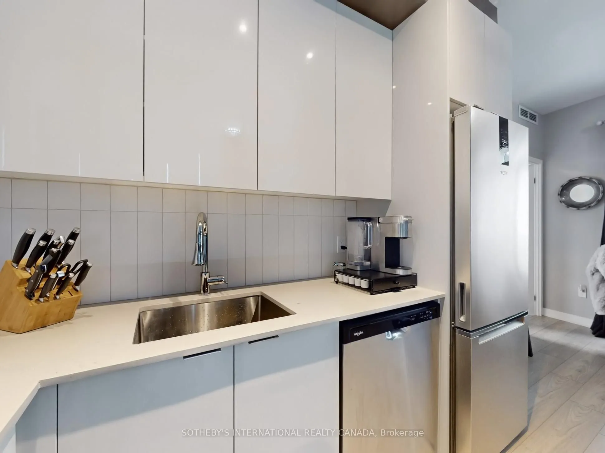 10 Abeja Street, #1313