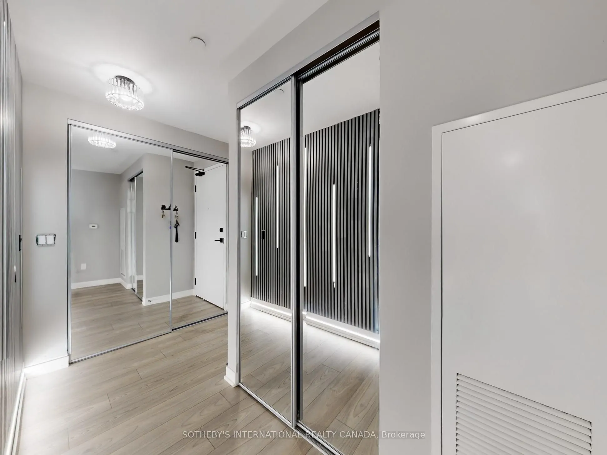 10 Abeja Street, #1313