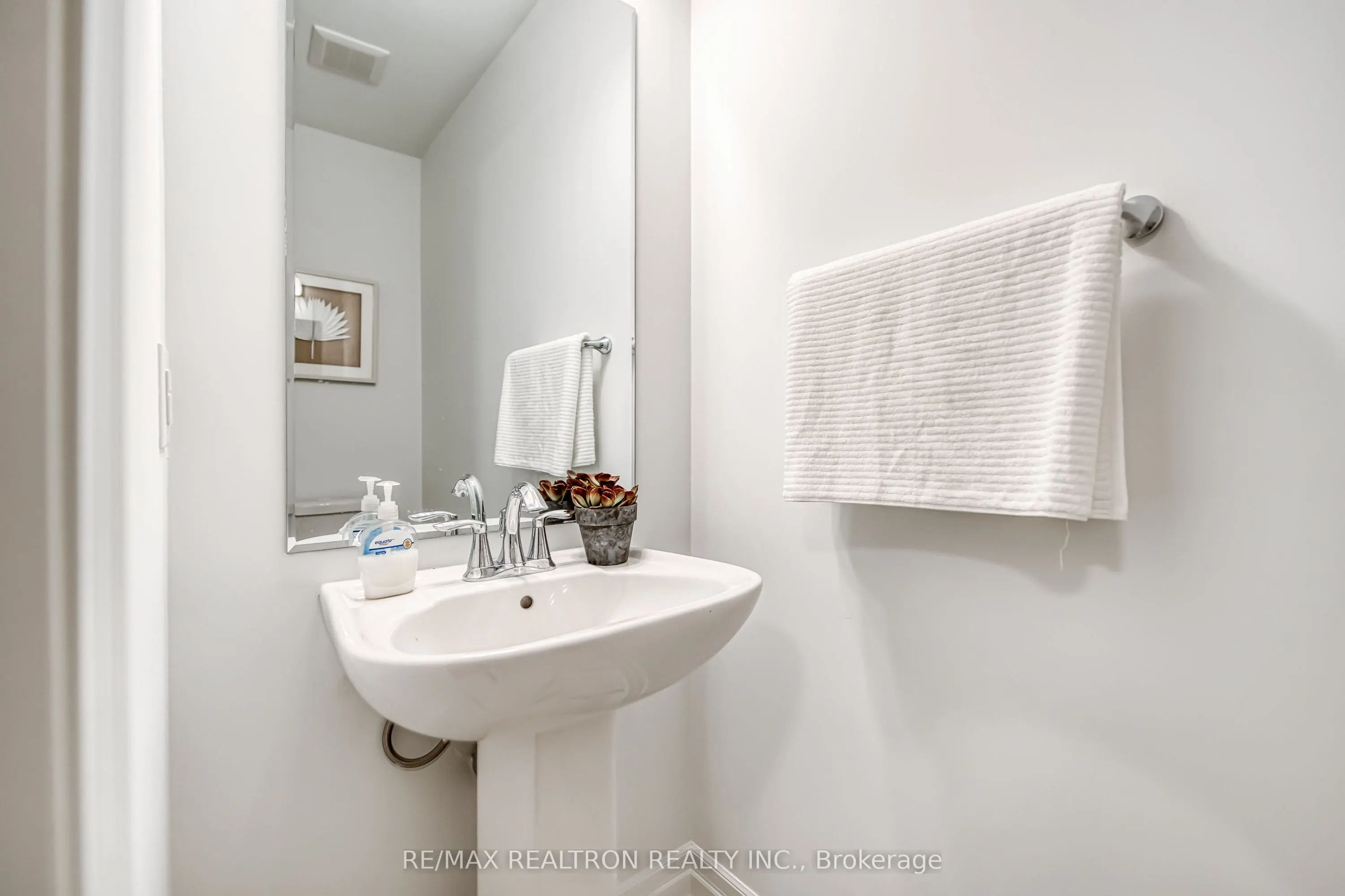 63 Greenridge Crescent