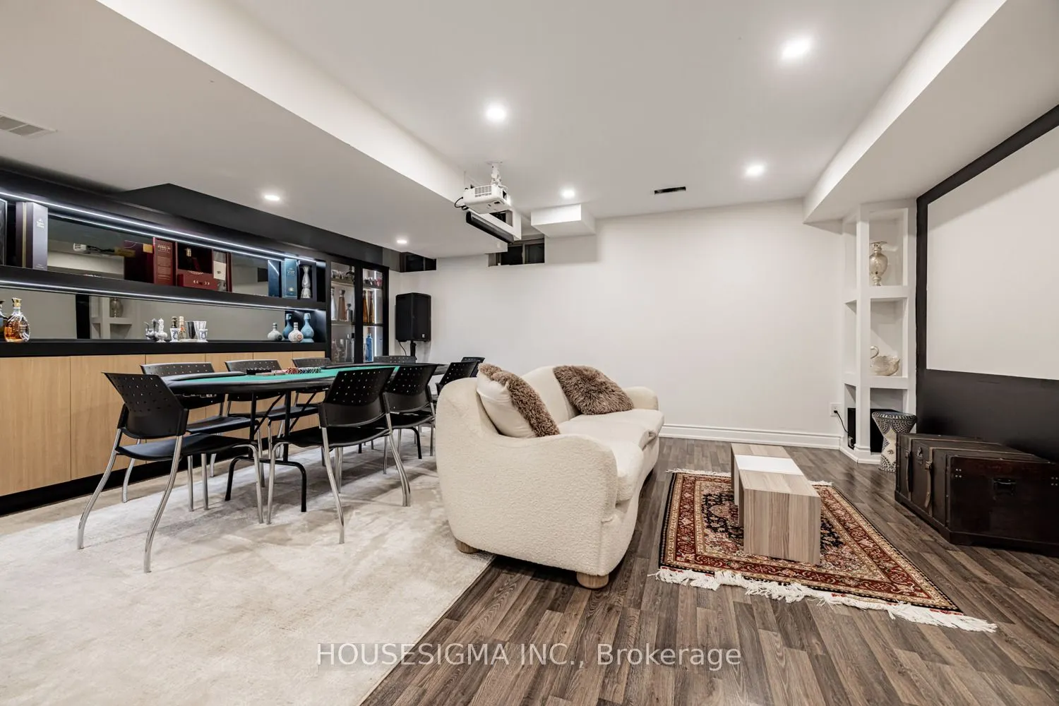 46 Vedette Way