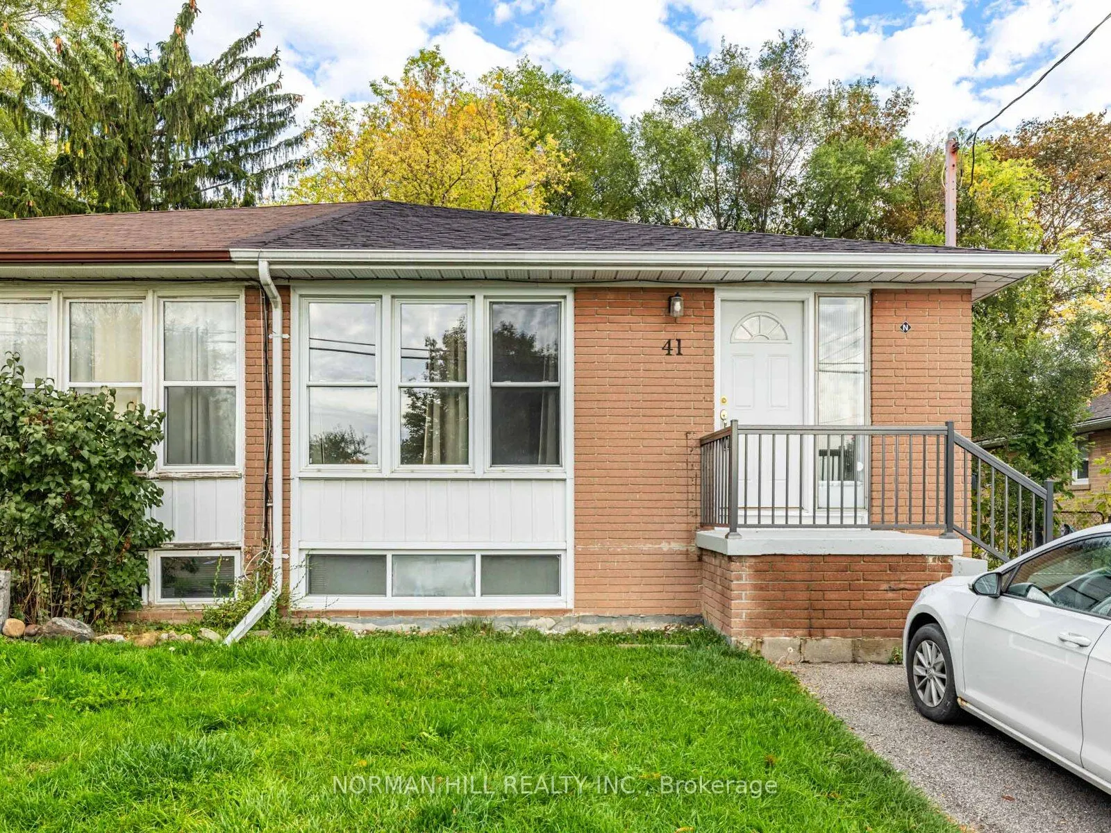 41 Newbury Drive, #Main Floor