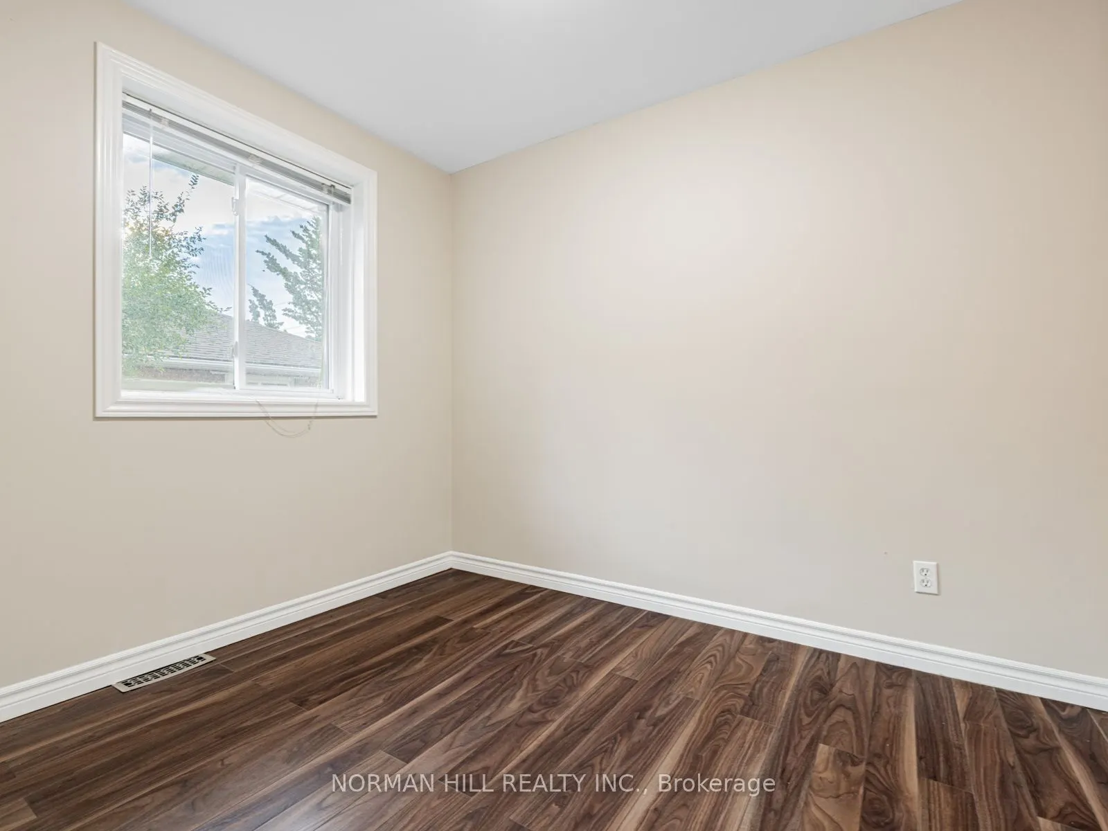 41 Newbury Drive, #Main Floor