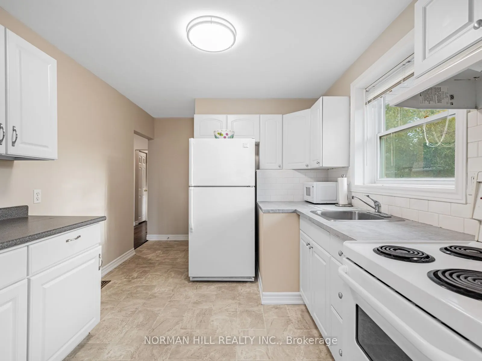 41 Newbury Drive, #Main Floor