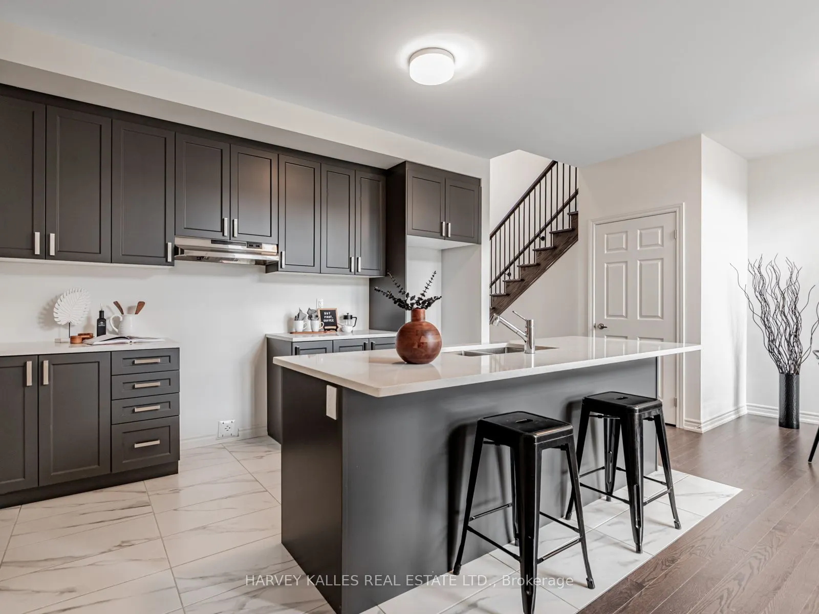 10 Bayberry Drive N