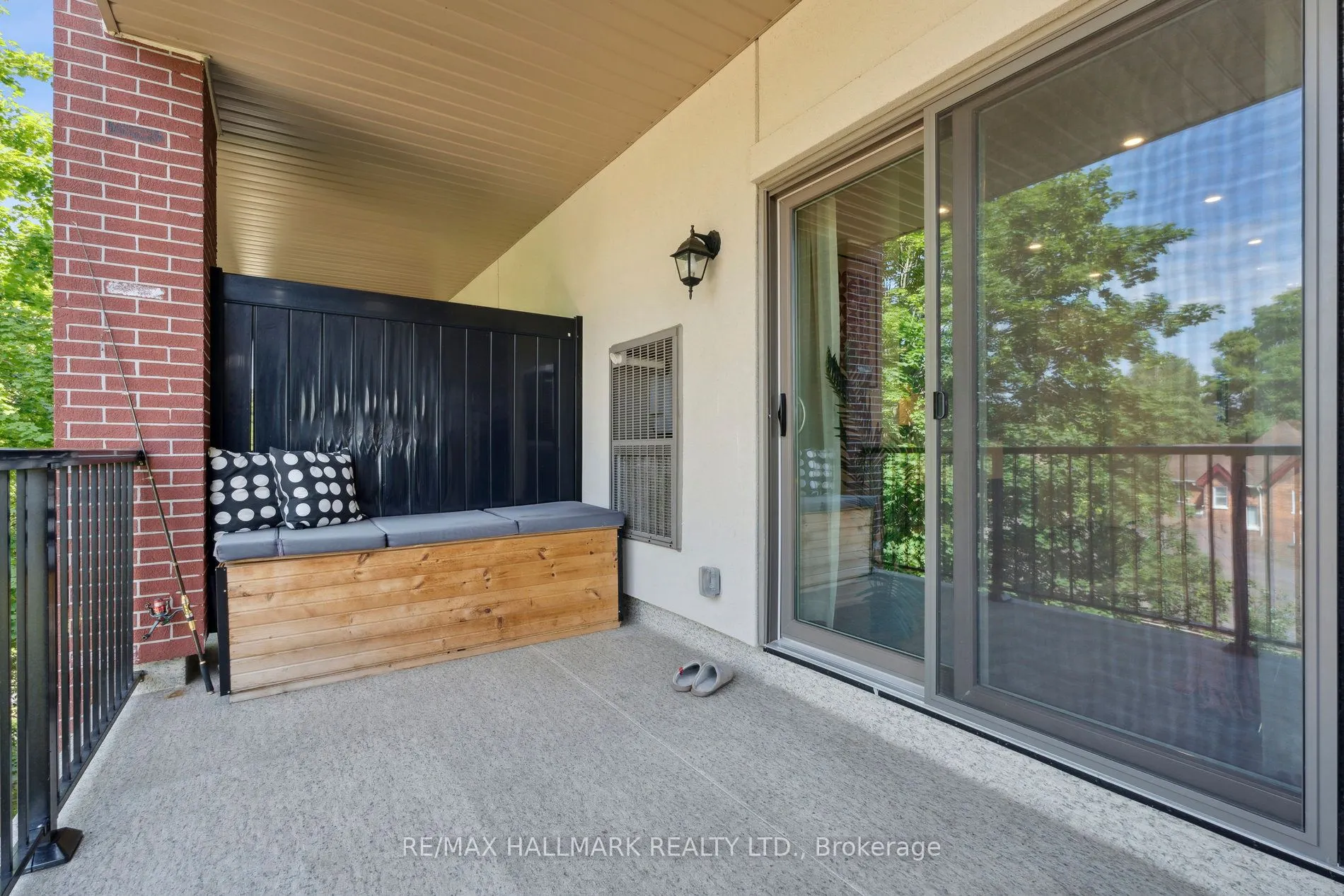 157 Wellington Street E, #304