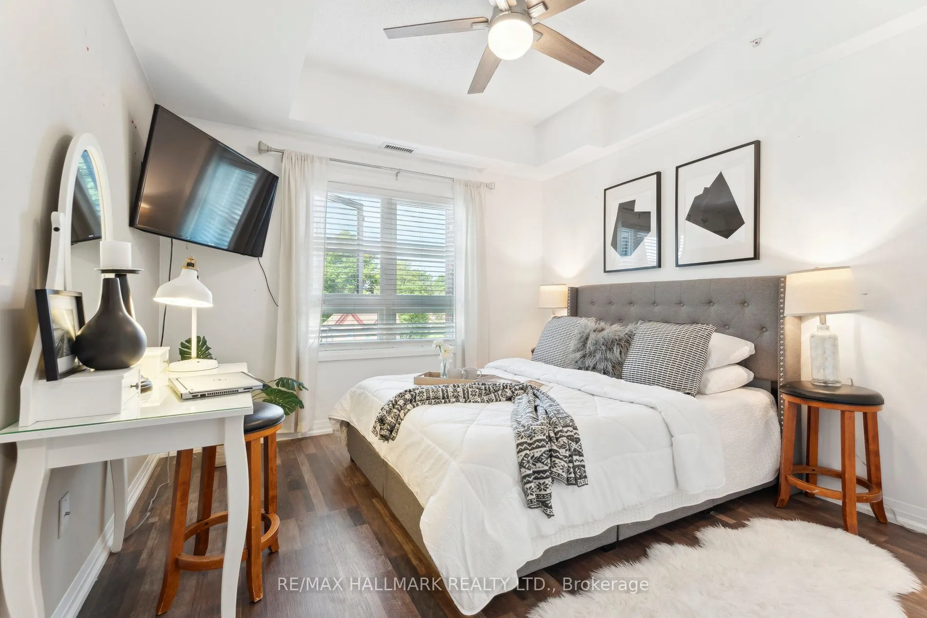 157 Wellington Street E, #304