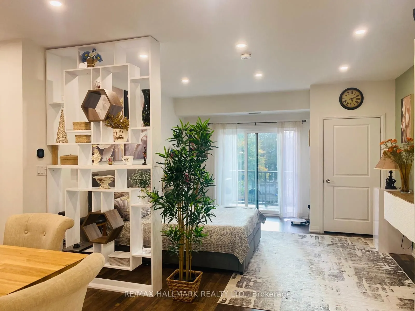 157 Wellington Street E, #304