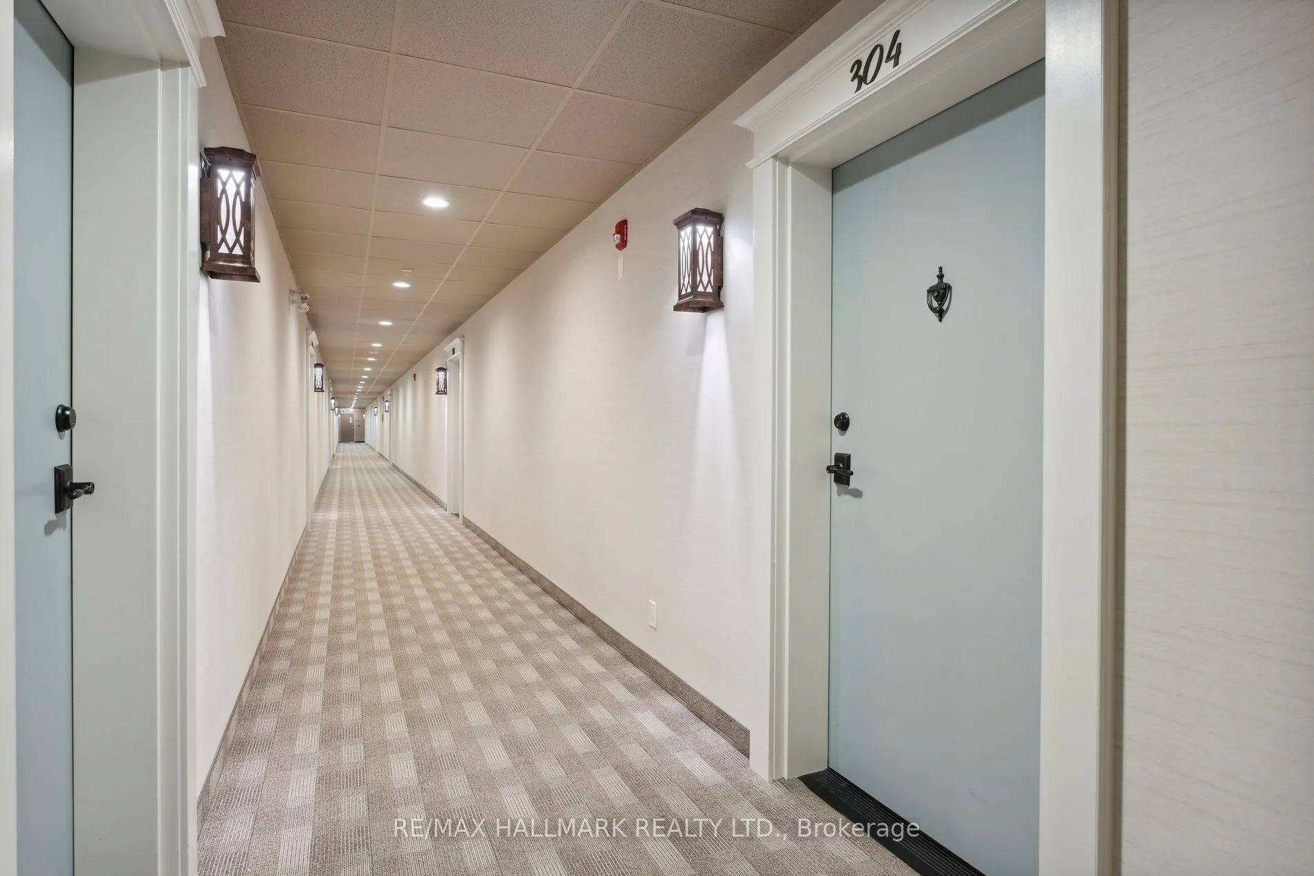157 Wellington Street E, #304