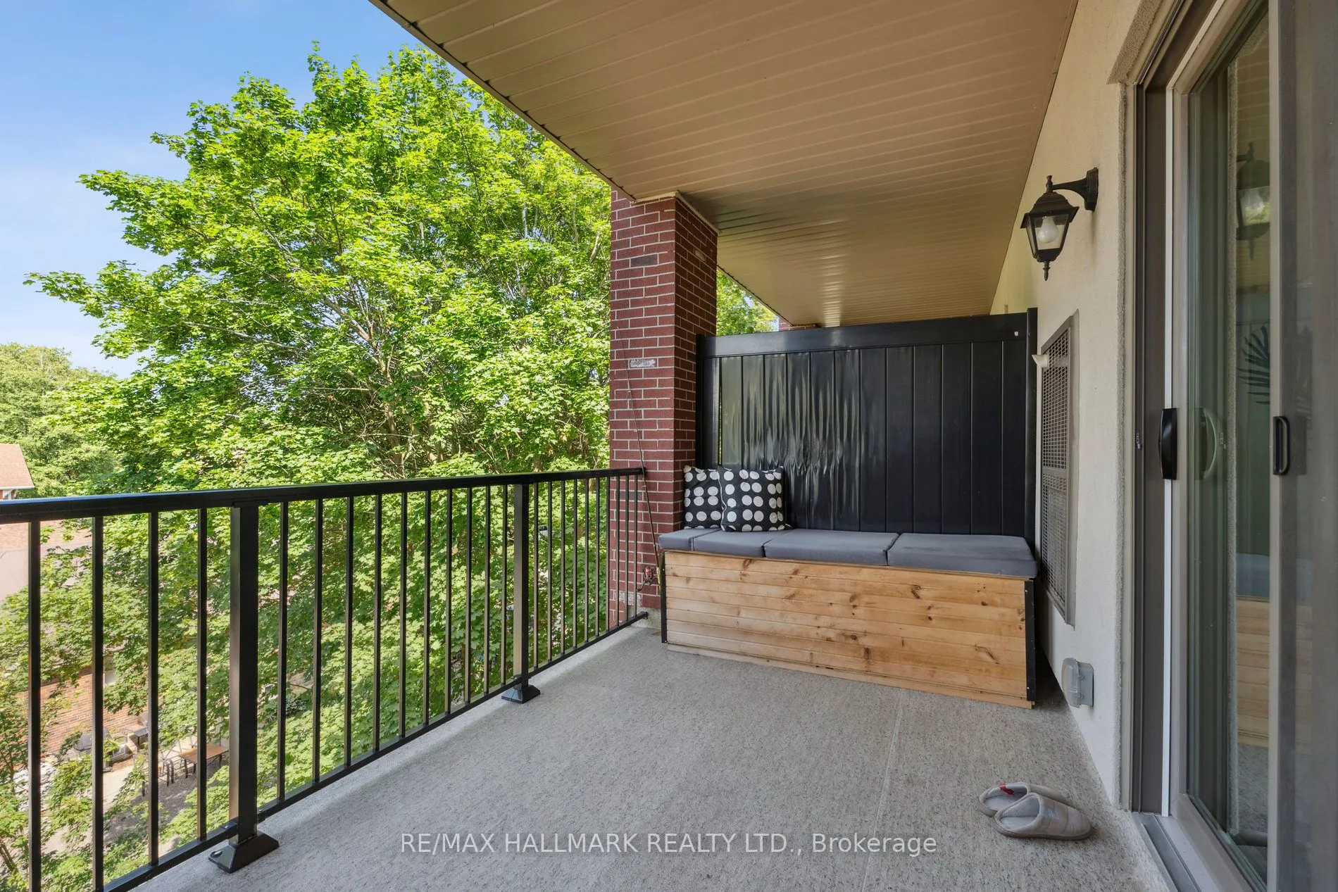 157 Wellington Street E, #304