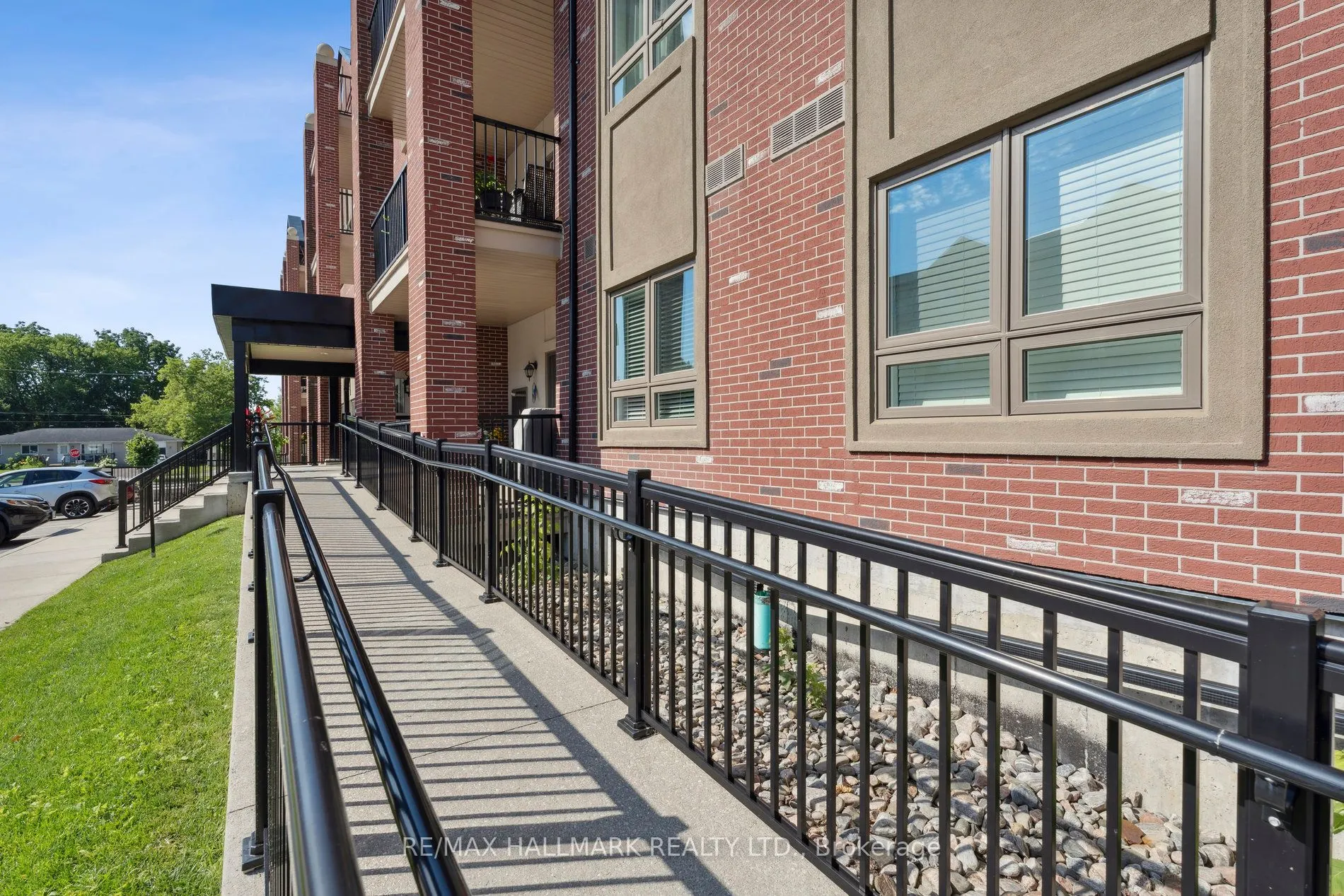 157 Wellington Street E, #304
