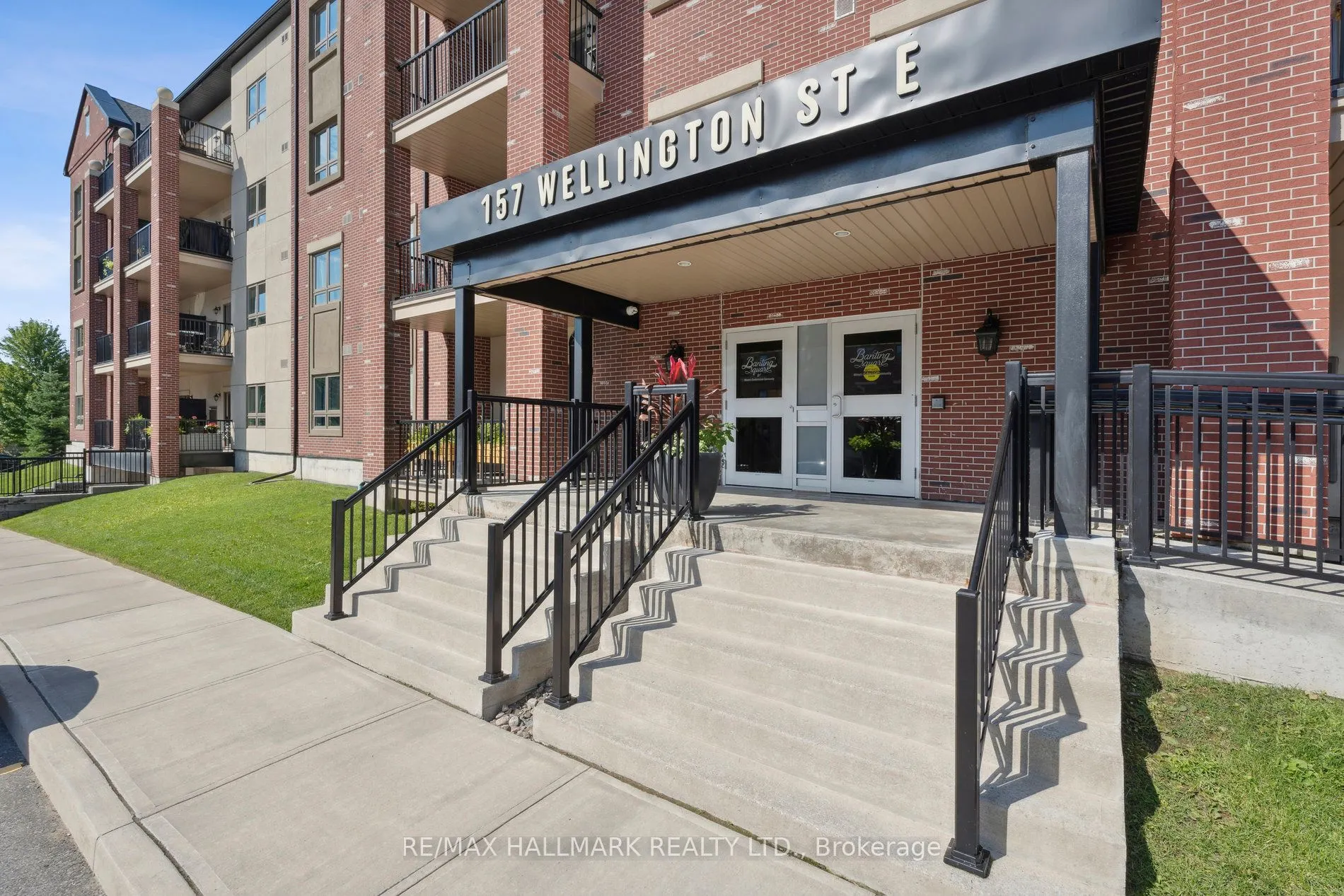 157 Wellington Street E, #304
