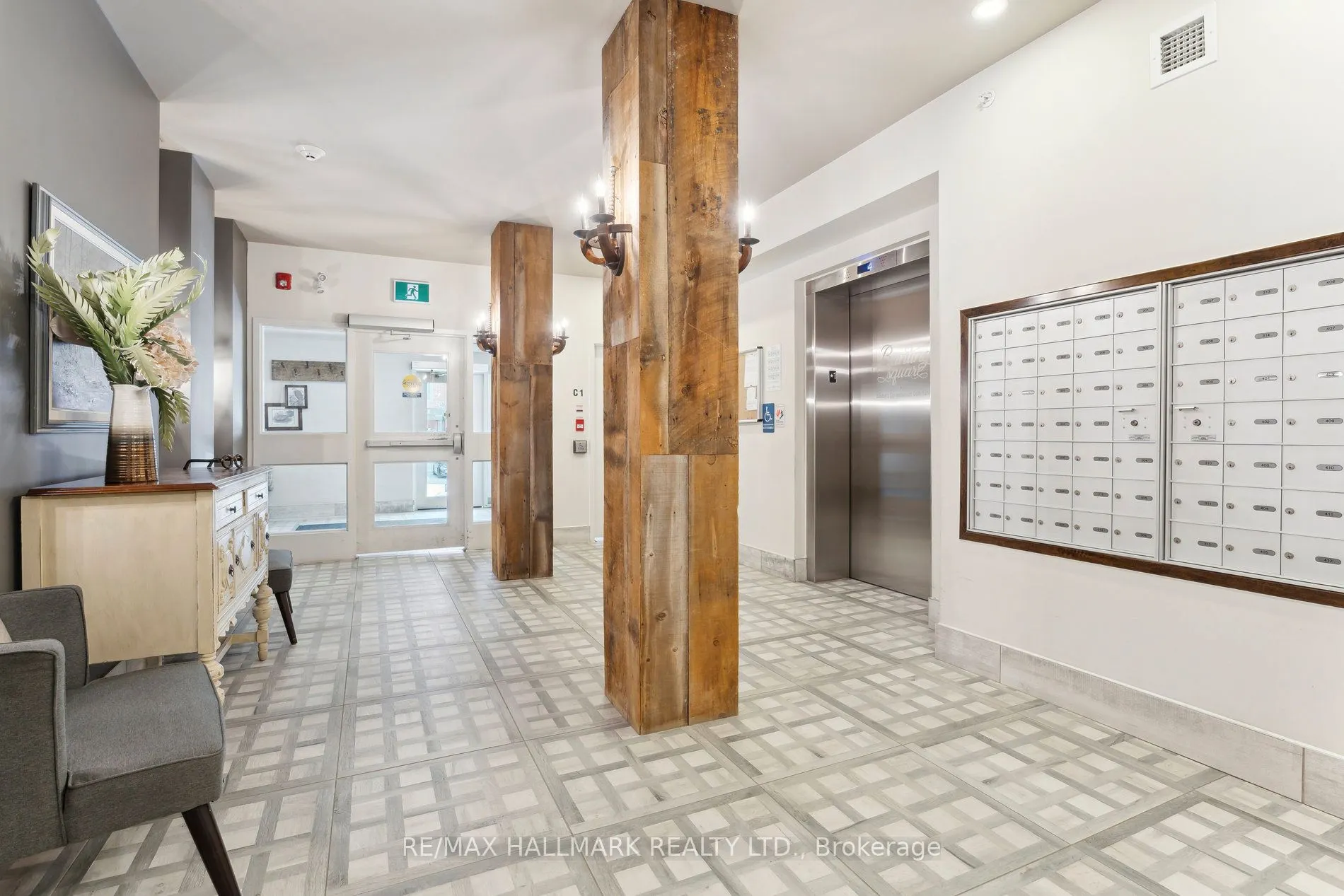 157 Wellington Street E, #304