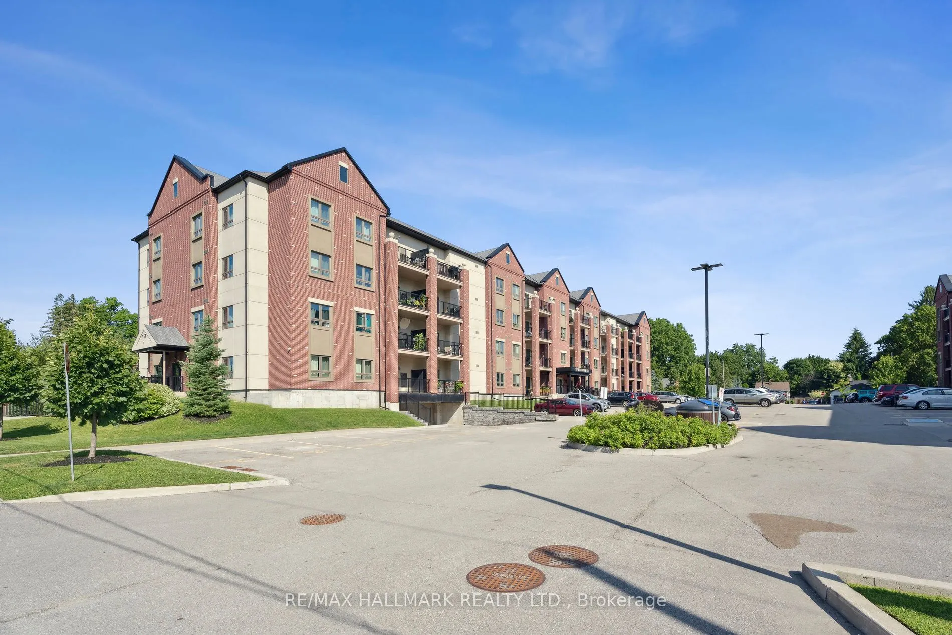 157 Wellington Street E, #304