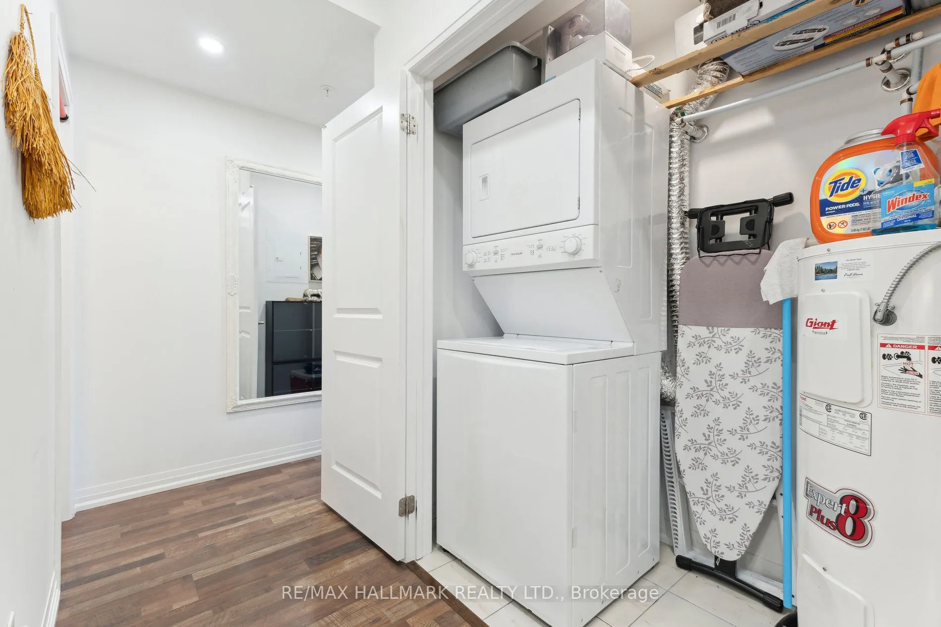 157 Wellington Street E, #304