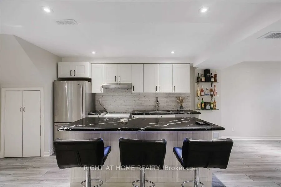 110 Thatcher Crescent