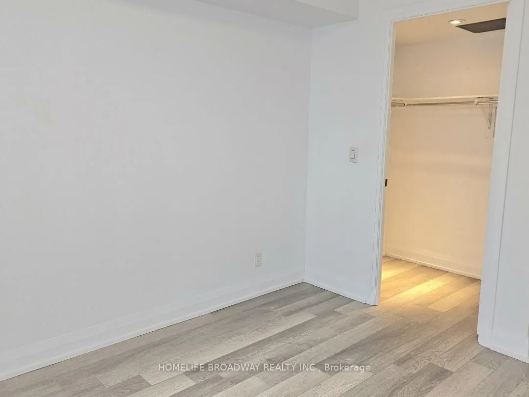 376 Highway 7 E, #511