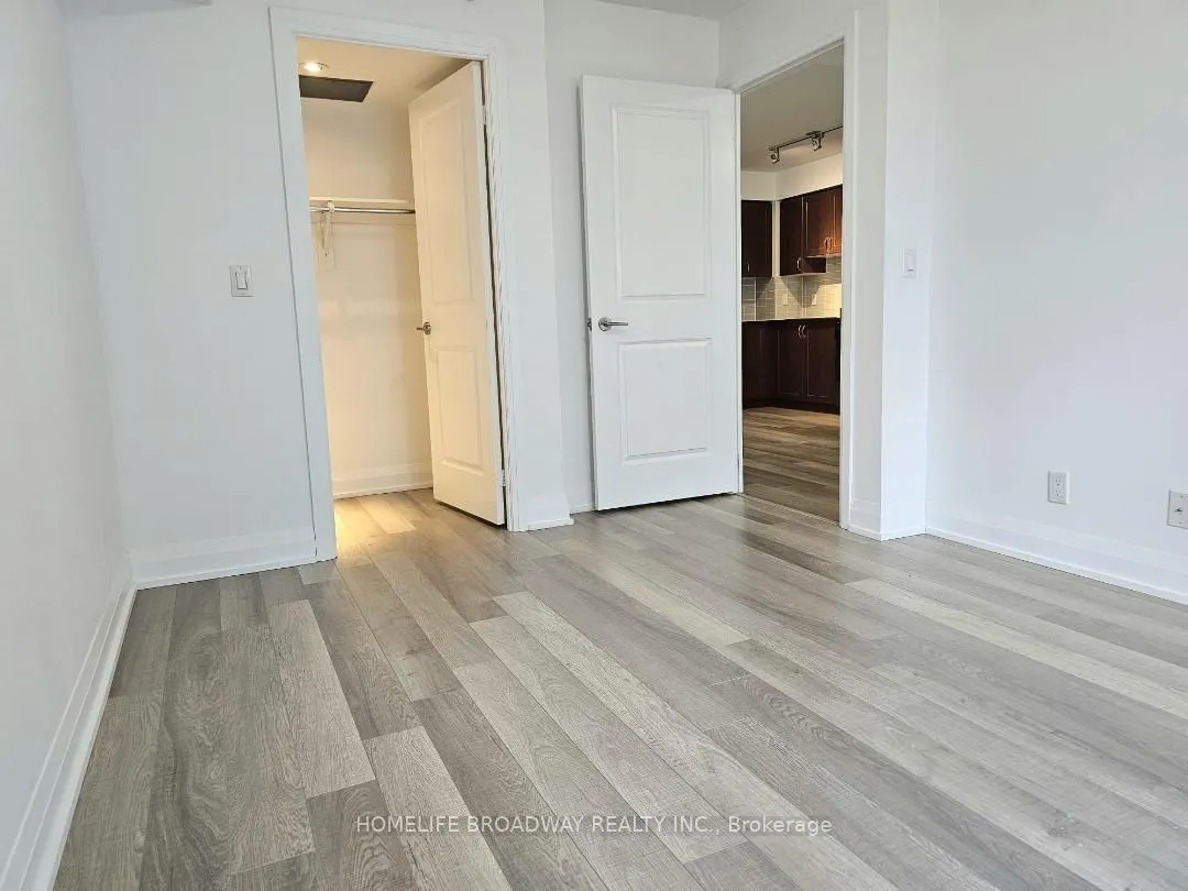 376 Highway 7 E, #511