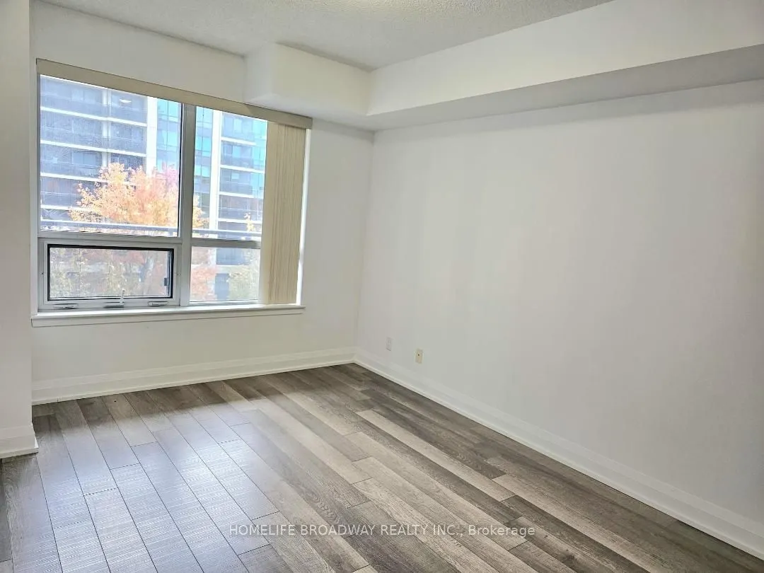 376 Highway 7 E, #511