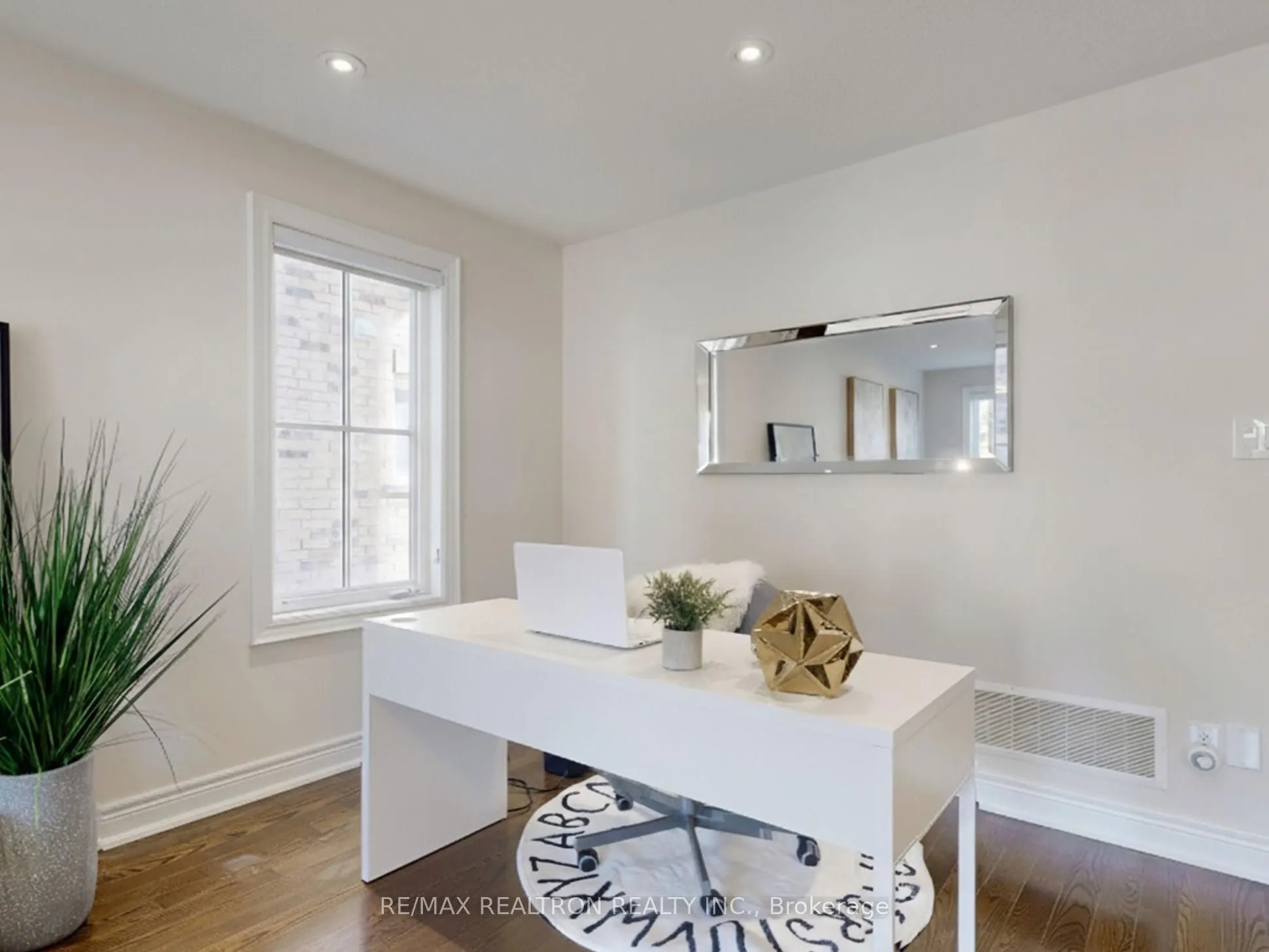 25 Walter Scott Crescent
