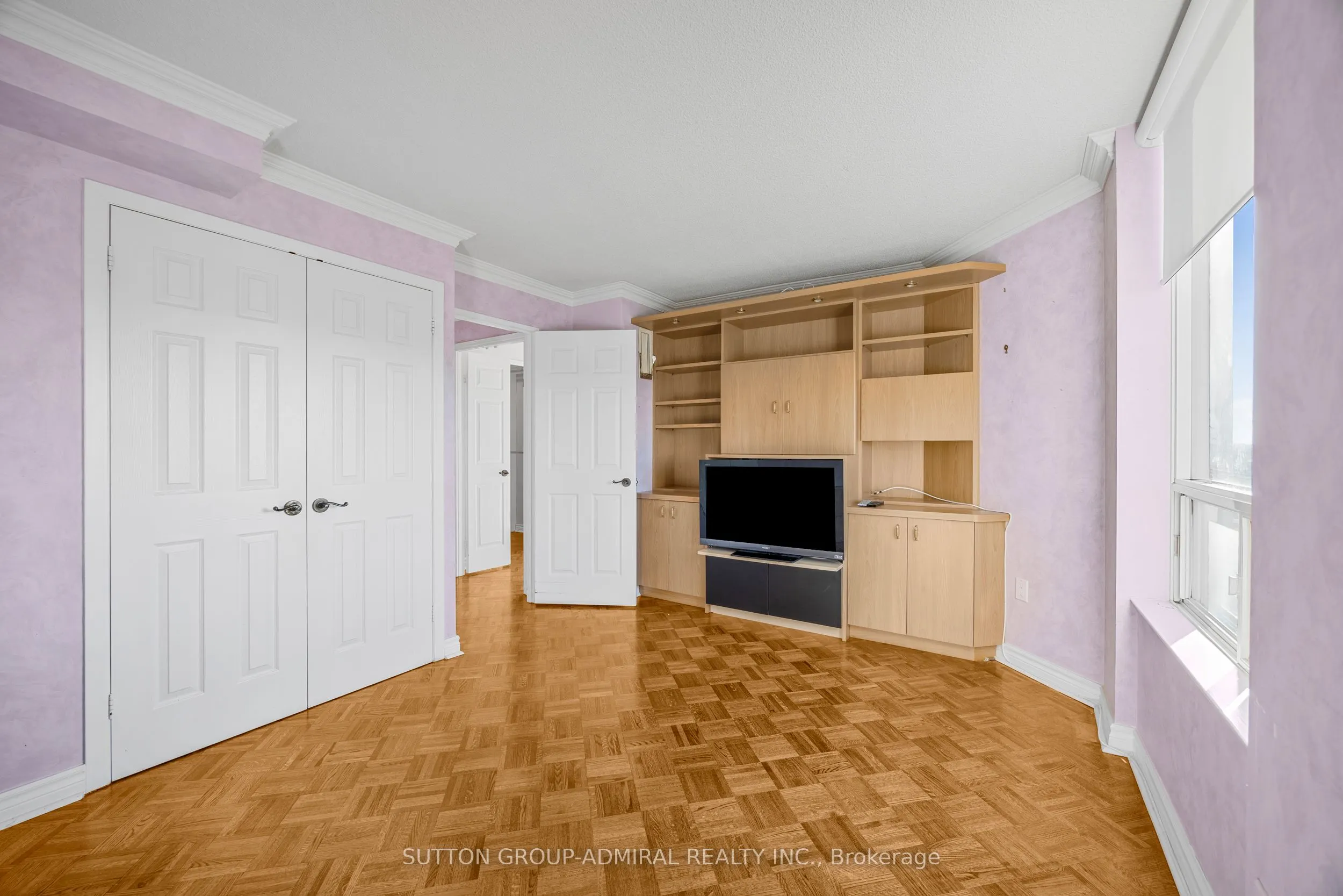 343 Clark Avenue W, #1402