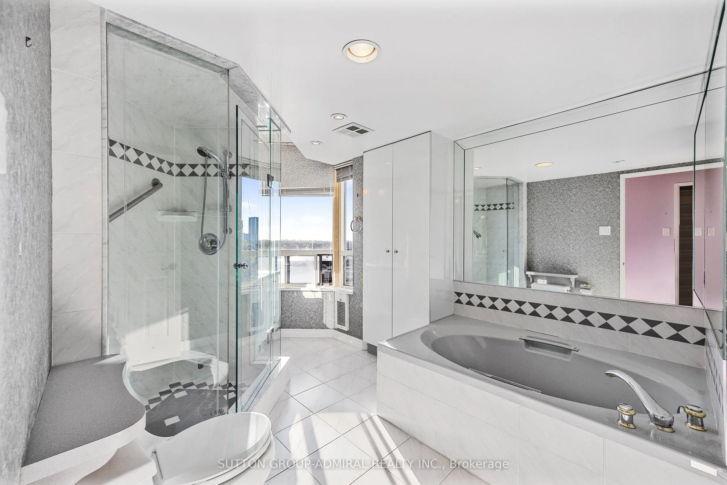 343 Clark Avenue W, #1402