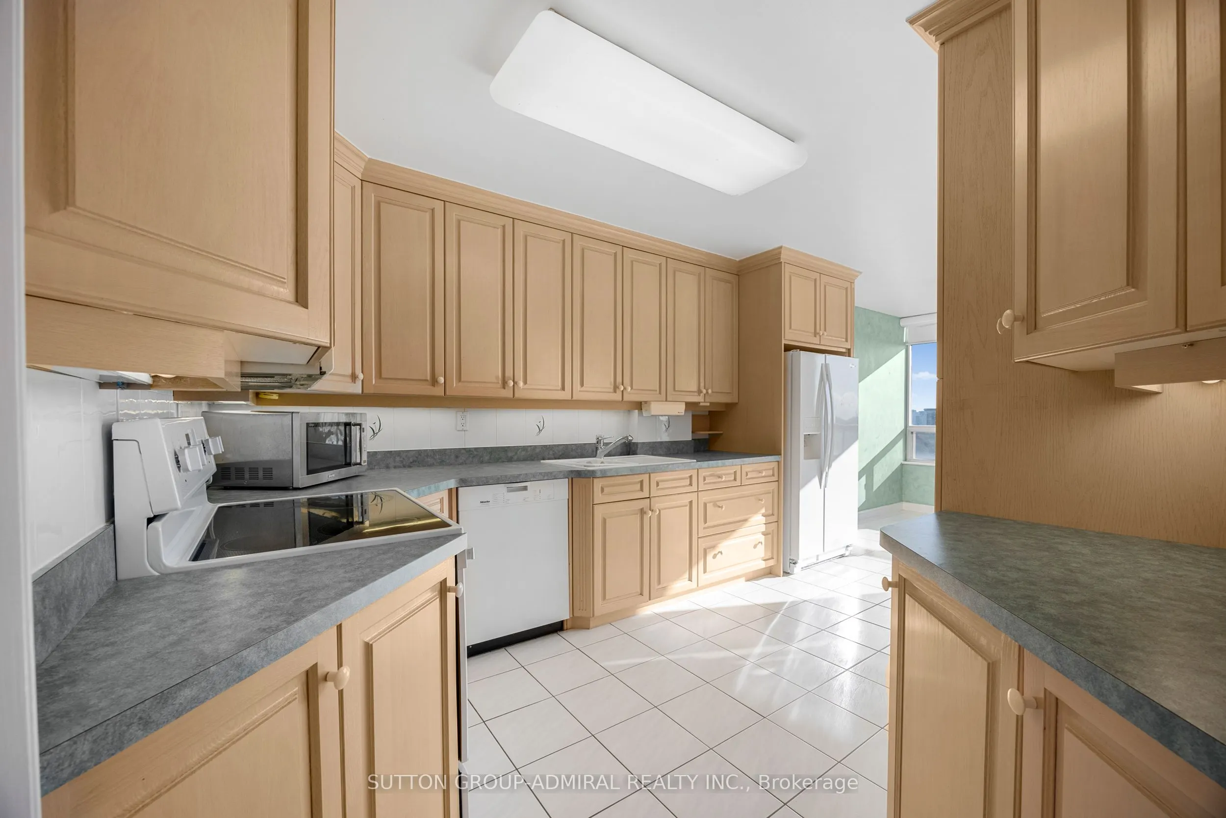 343 Clark Avenue W, #1402