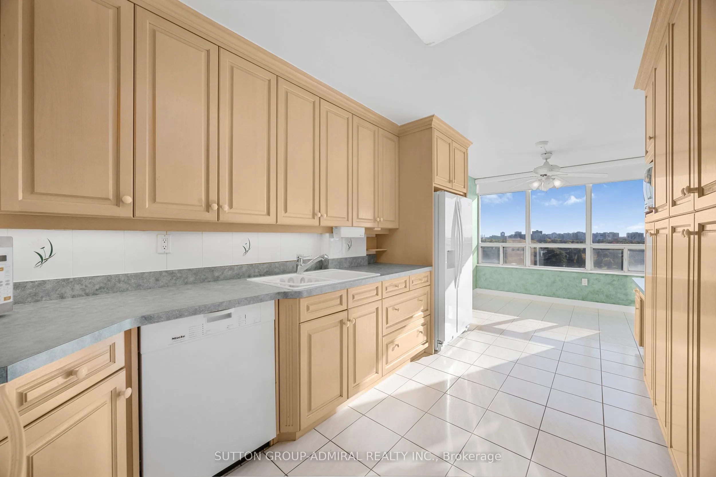 343 Clark Avenue W, #1402