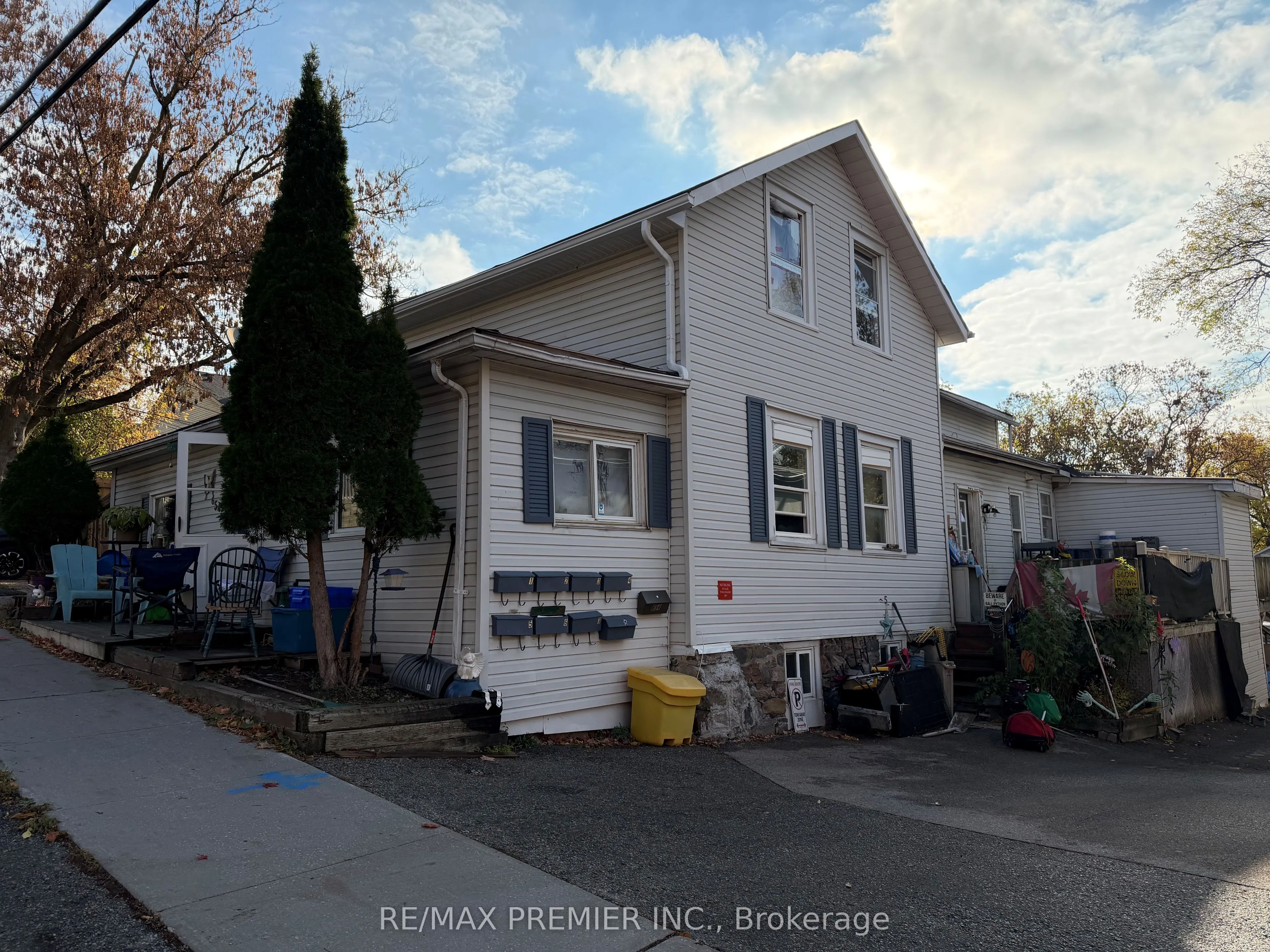 654 Srigley Street