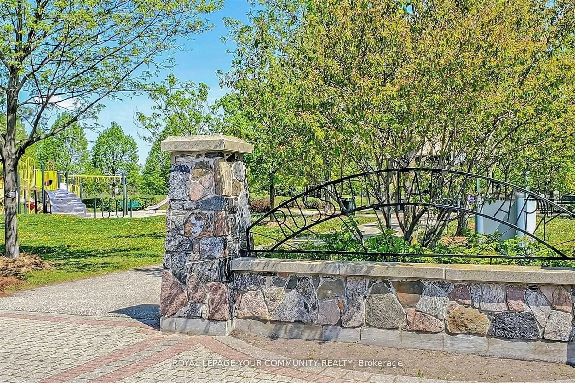 55 Oneida Crescent, #LPH01